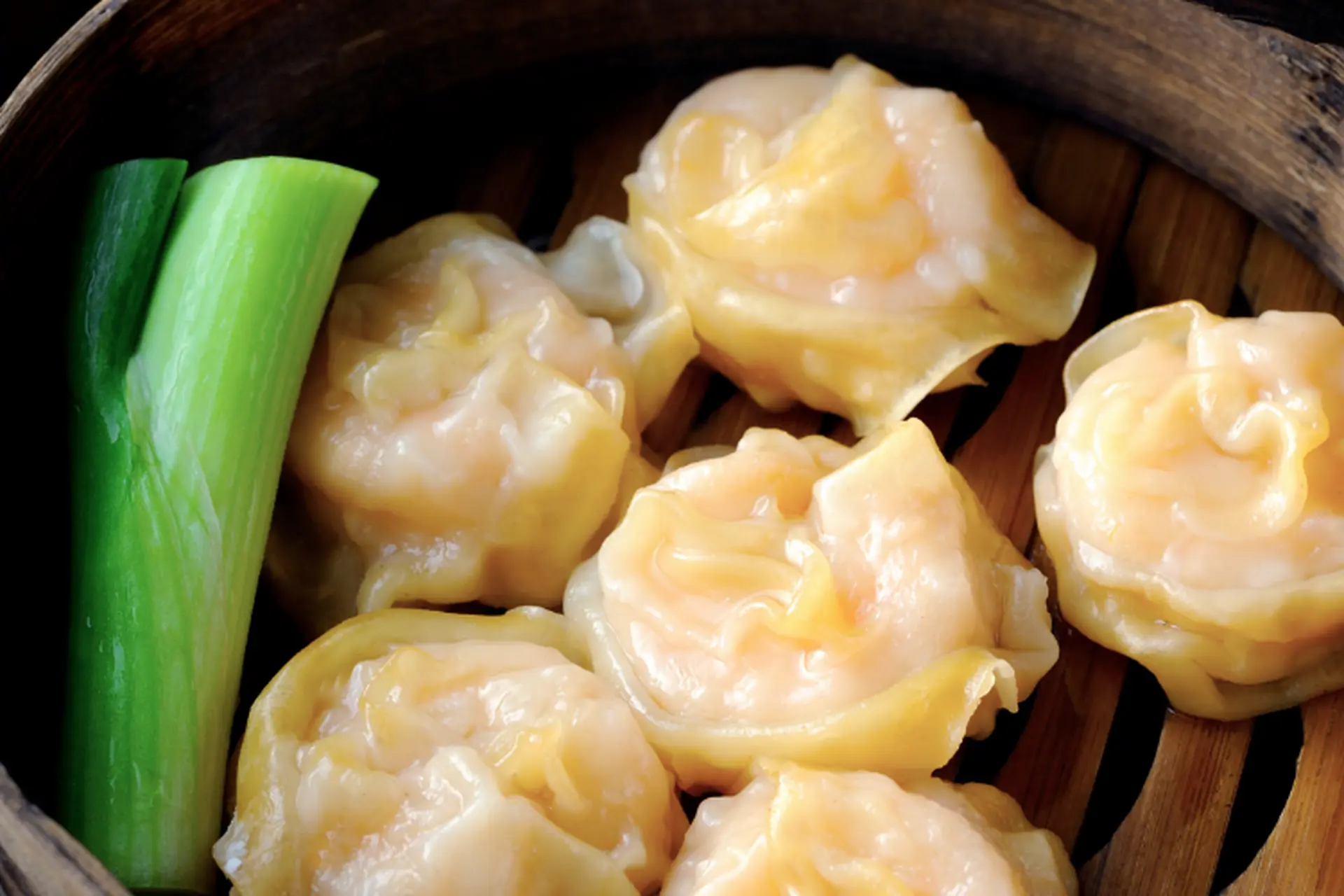 Hướng dẫn làm món há cảo đơn giản, nhanh chóng bằng lò vi sóng