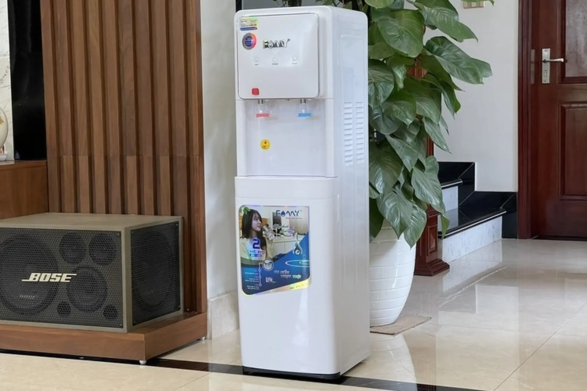 Có nên mua cây nước nóng lạnh không? Tiêu chí chọn mua máy tốt bền