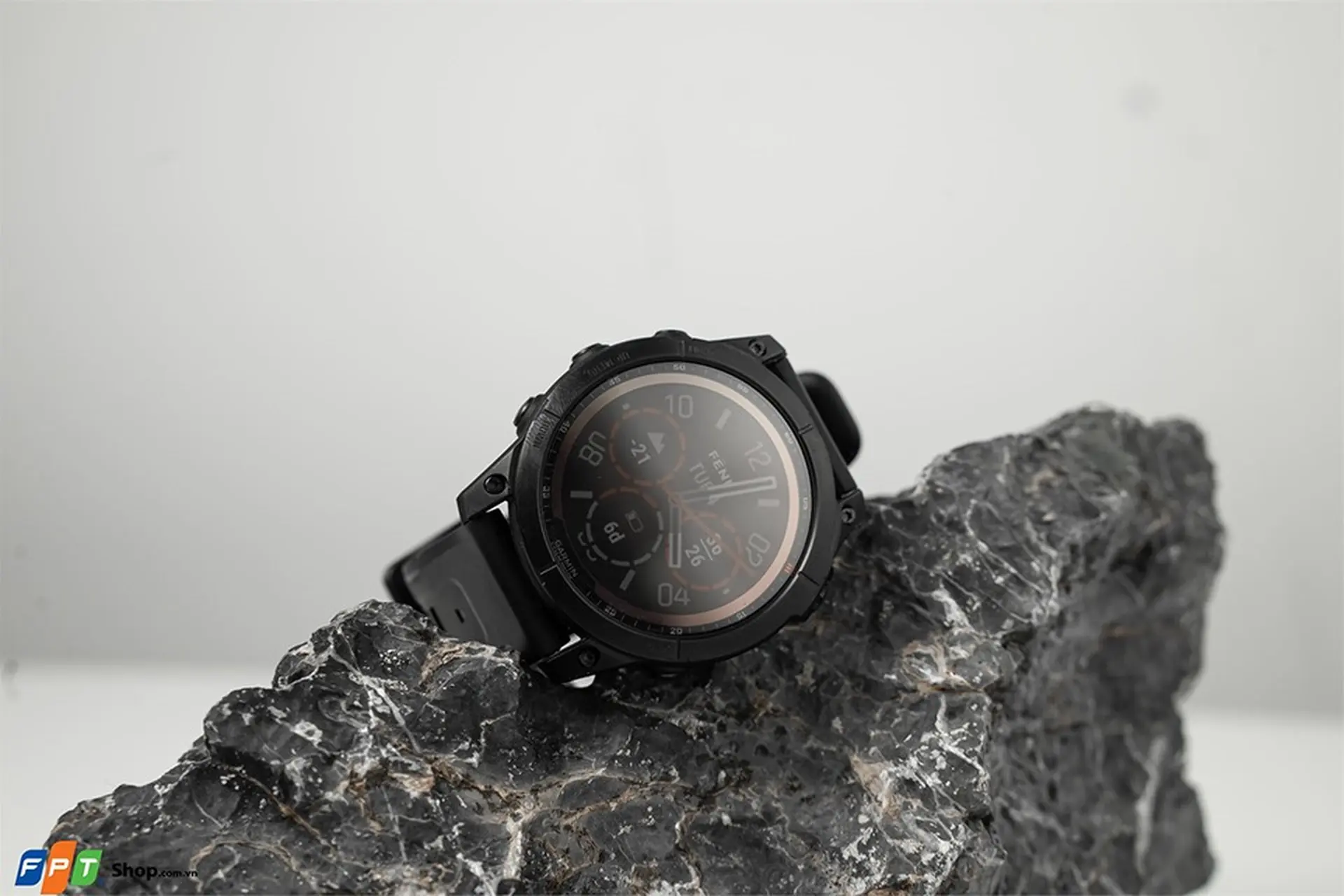 Trên tay Garmin Fenix 7X Sapphire Solar: Ngoại hình hầm hố, cảm biến đa năng, GPS xuất sắc