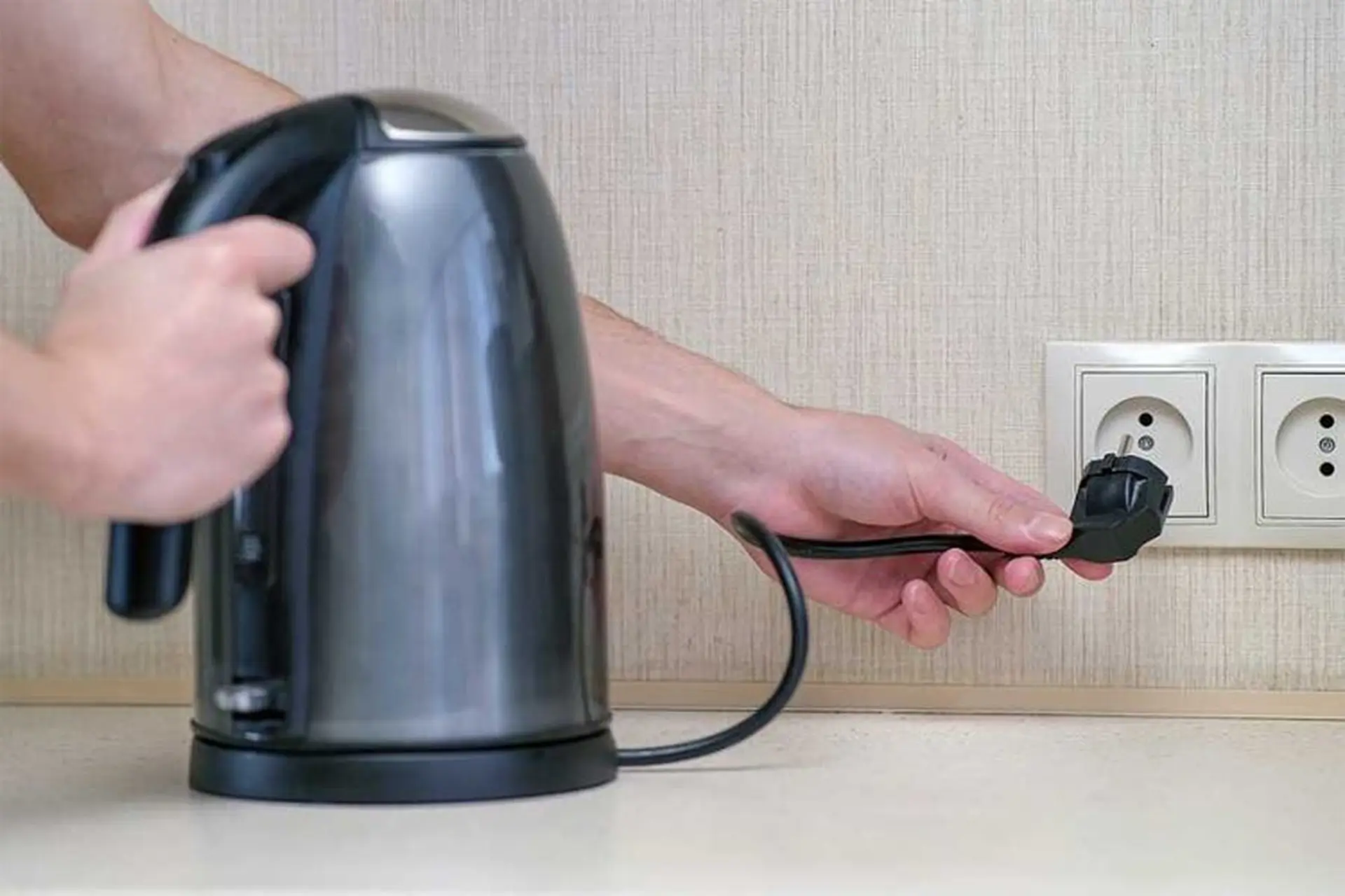 Đây là 5 cách sửa ấm siêu tốc không vào điện hiệu quả tại nhà