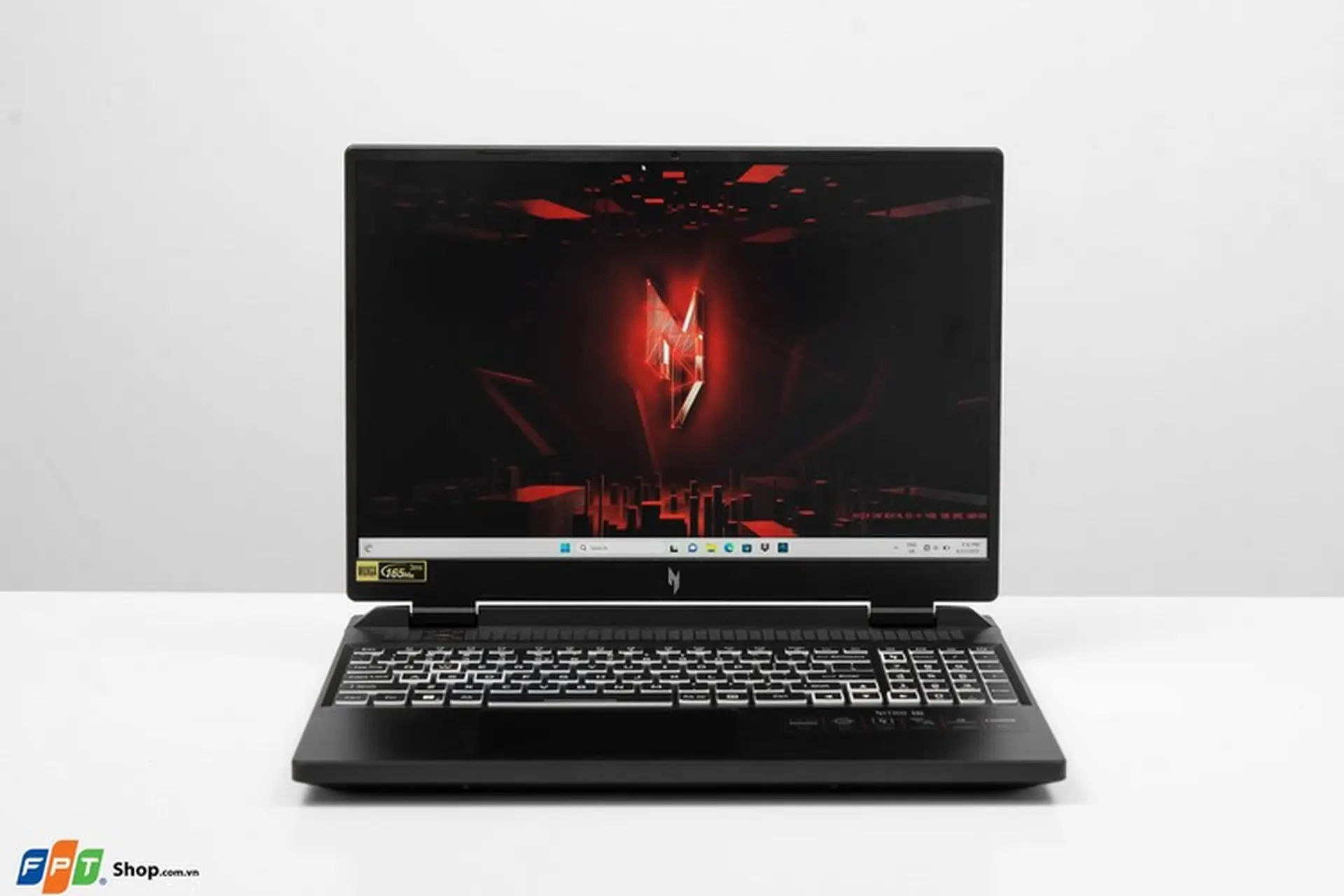 Trên tay Acer Nitro 17 Phoenix: Thay đổi ngoạn mục