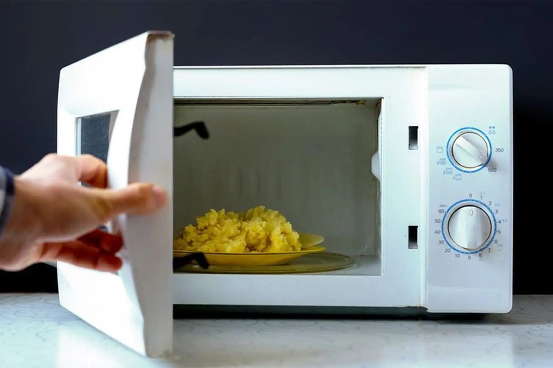 Lò vi sóng không vào điện, kiểm tra ngay theo hướng dẫn sau