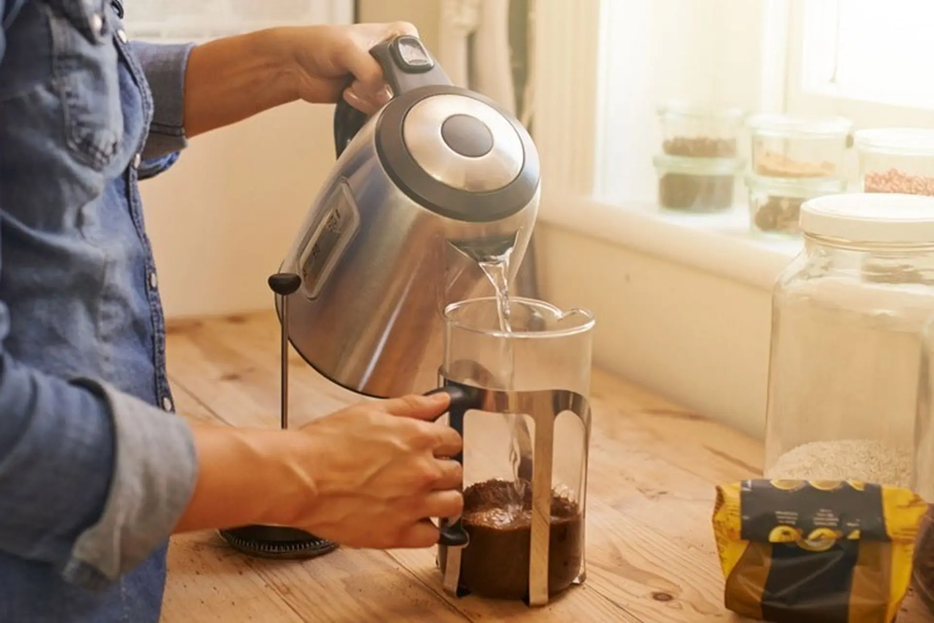 Dùng ấm siêu tốc có tốt không? Lưu ý gì khi sử dụng ấm đun nước siêu tốc?