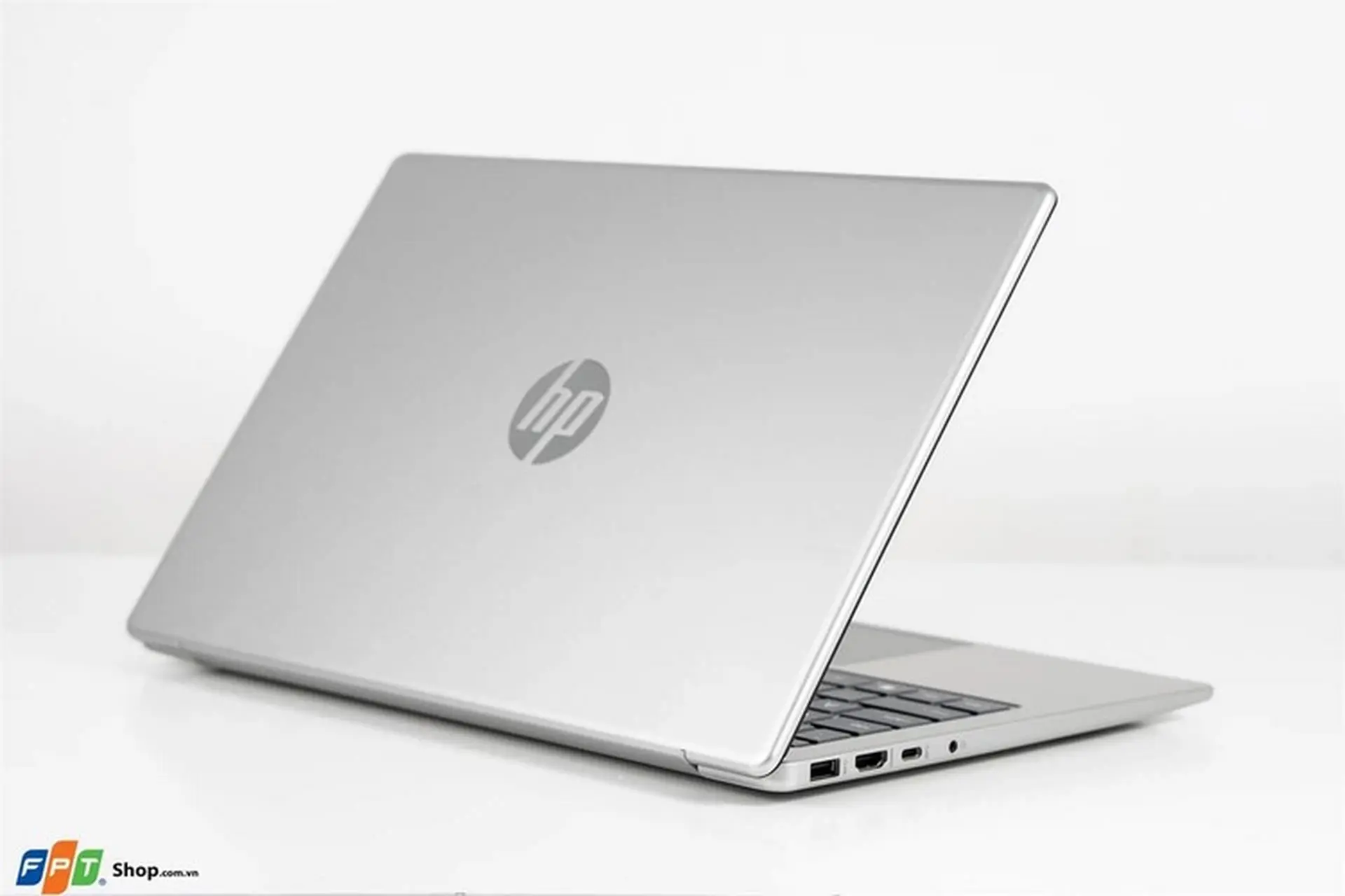 Trải nghiệm phần cứng thế hệ mới với mức giá cực rẻ của HP 14s-em0078AU