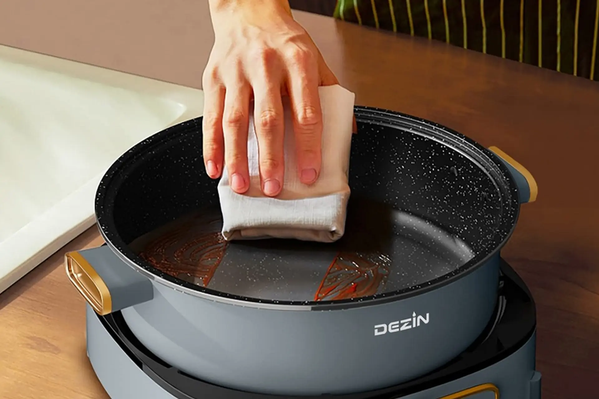 Cách vệ sinh nồi lẩu điện nhanh chóng, sạch bong, an toàn cho sức khỏe