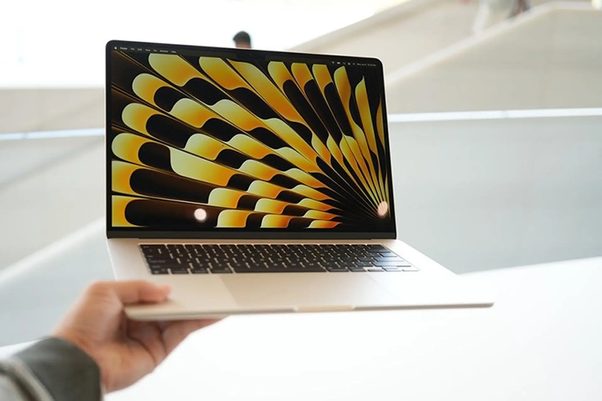 Trên tay và đánh giá nhanh MacBook Air 15 inch: Có gì khác phiên bản 13 inch?