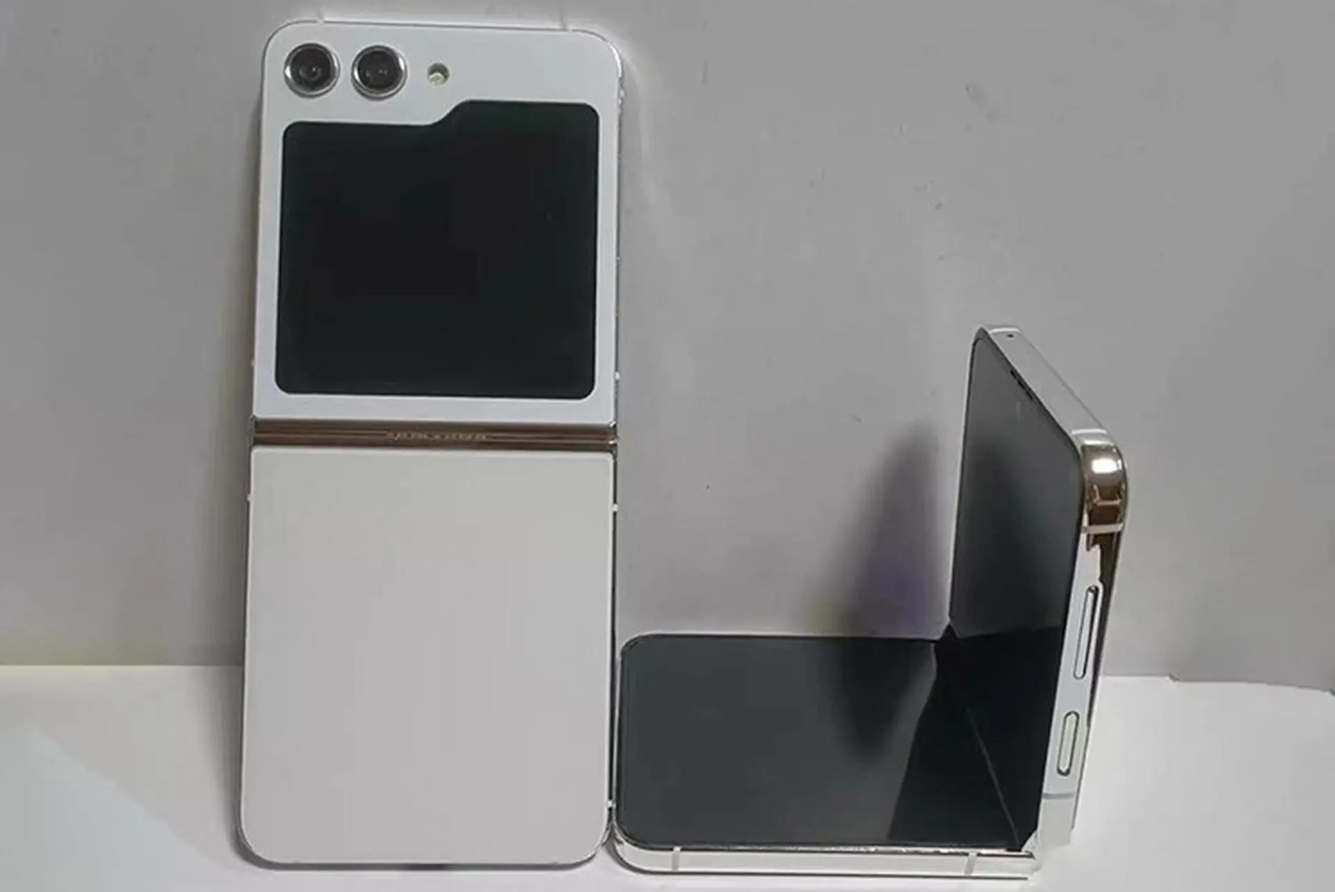 Thiết kế Samsung Galaxy Z Flip5 lộ diện rõ nét qua ảnh mô hình