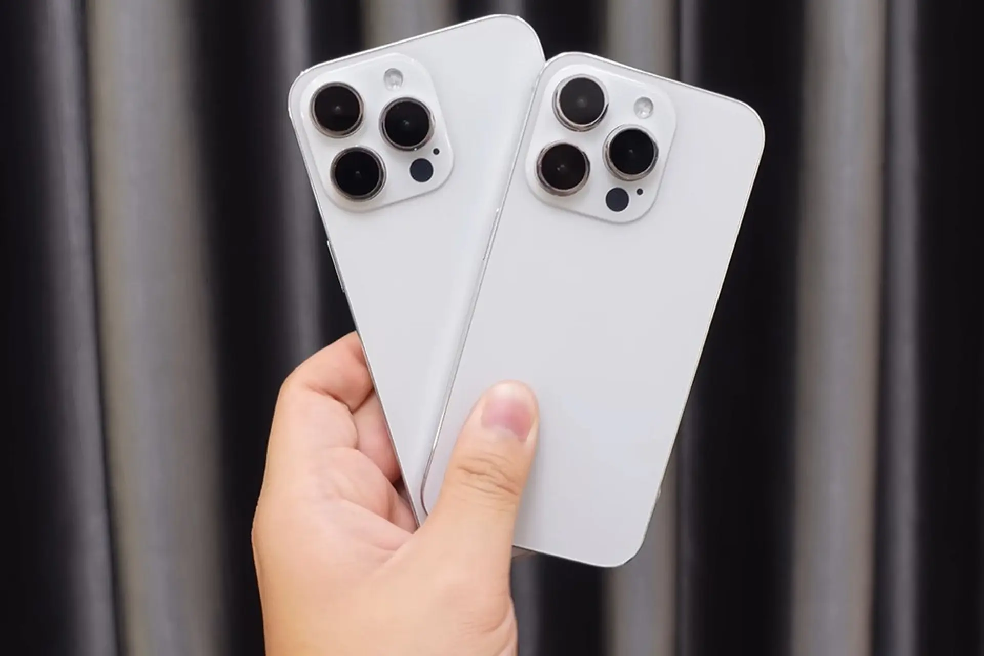 Đập hộp iPhone 15 Pro Max bản dummy: Cổng USB-C, viền màn hình mỏng, nút Action, camera lồi hơn