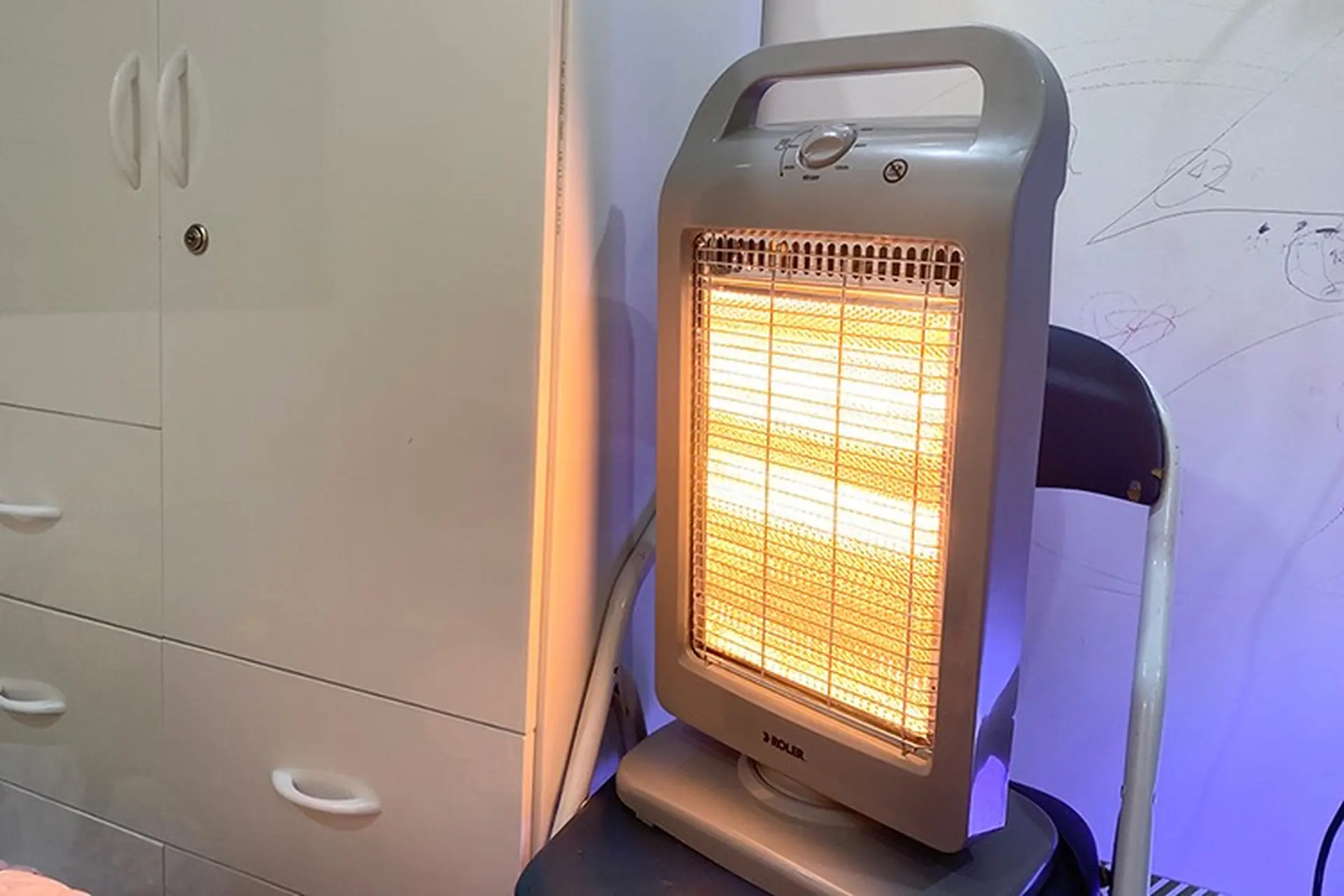 So sánh đèn sưởi Halogen và quạt sưởi gốm: Sản phẩm nào đáng mua hơn?