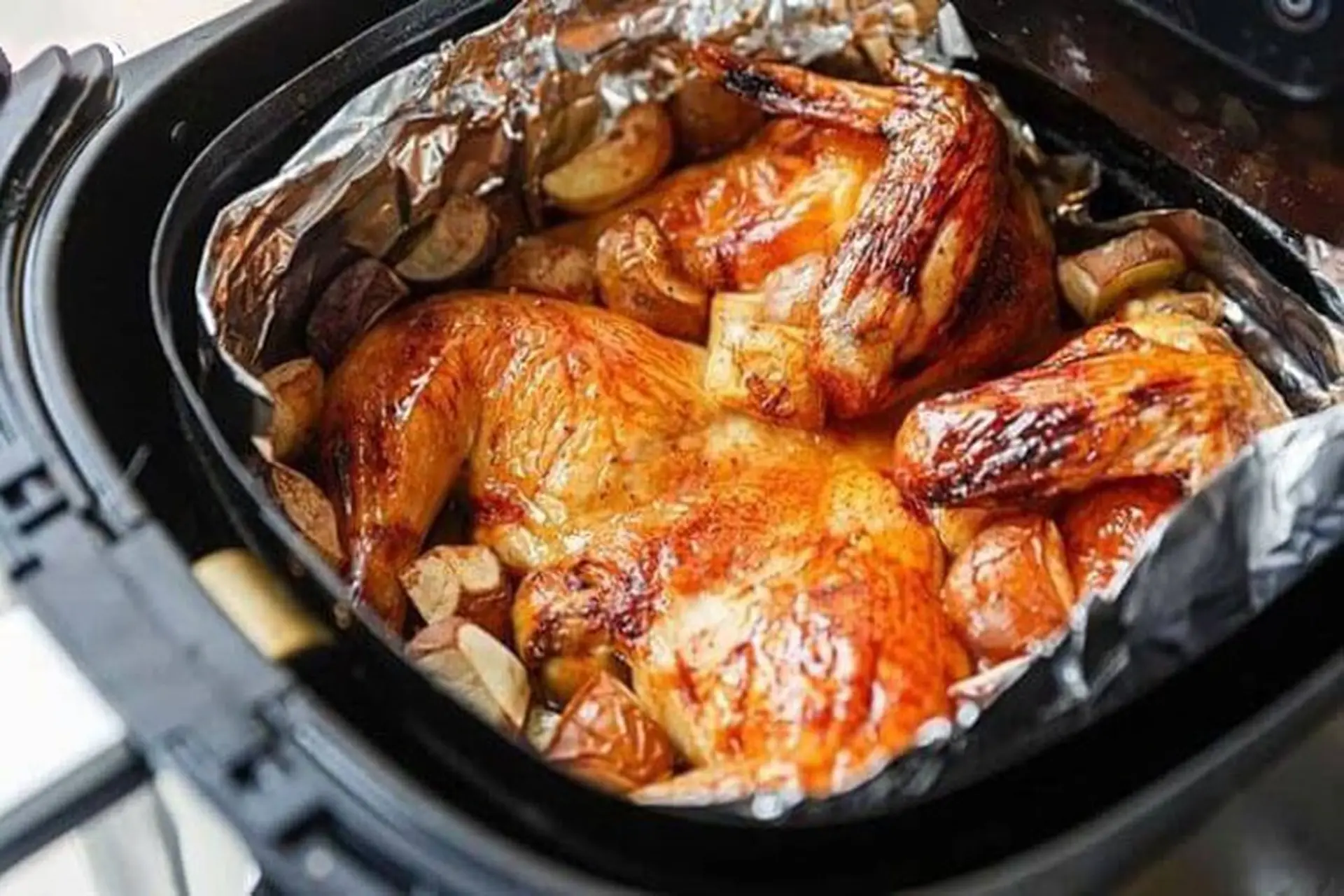 Có nên dùng giấy bạc trong nồi chiên không dầu? Một vài lưu ý khi sử dụng