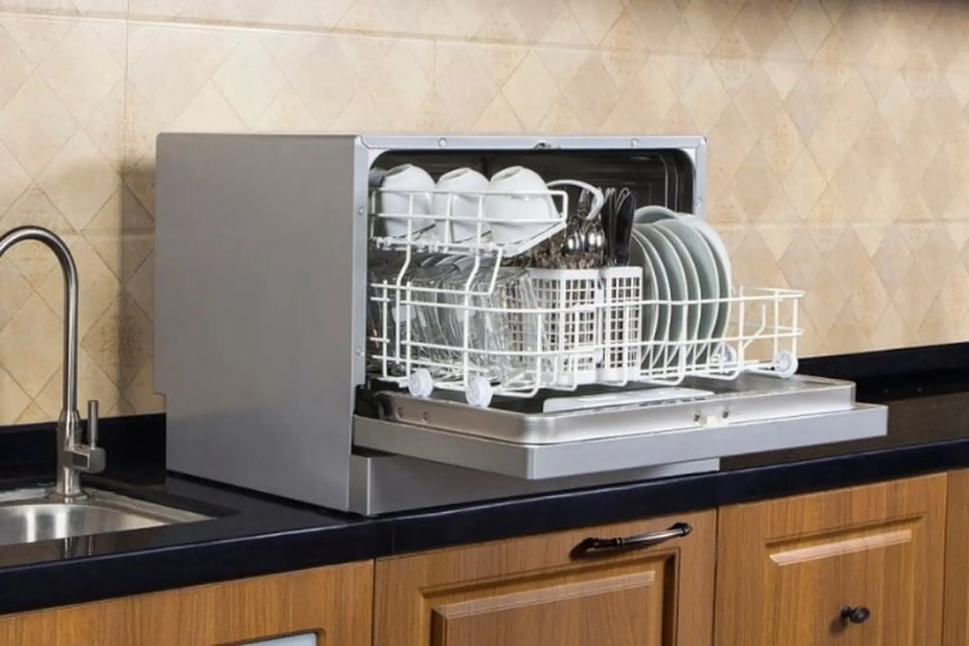 Top máy rửa bát nhỏ gọn, công suất mạnh mẽ cùng nhiều tính năng vượt trội