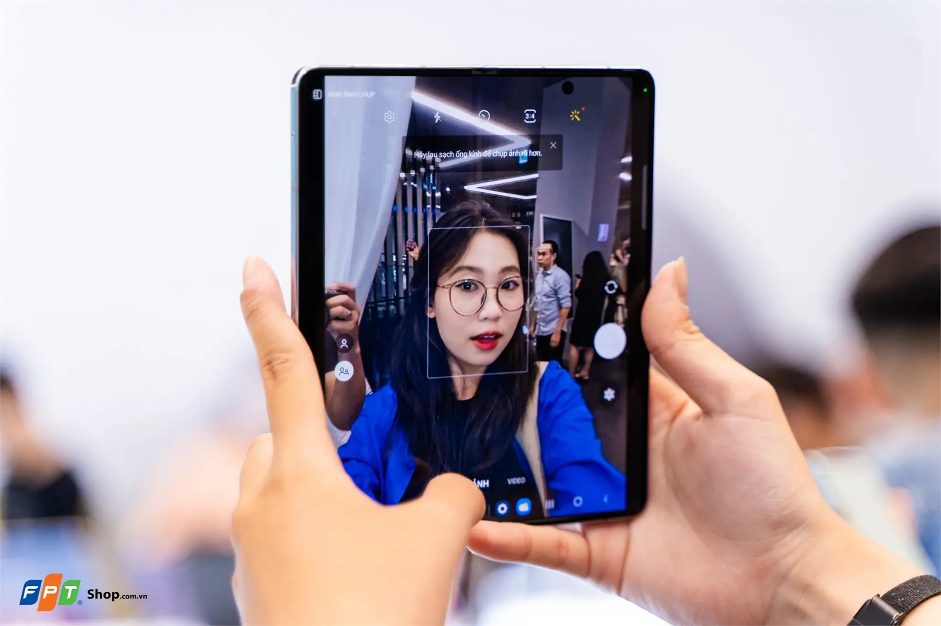 Galaxy Z Fold5 là smartphone thứ ba có camera selfie ẩn dưới màn hình