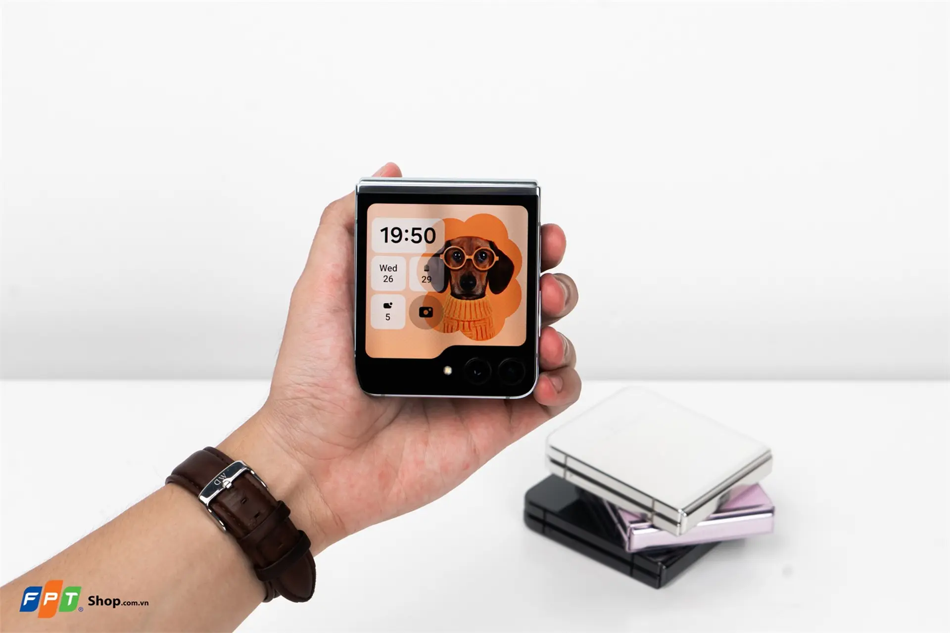 Tìm hiểu màn hình phụ Flex Windows của Samsung Galaxy Z Flip5: Bạn có thể làm được gì?