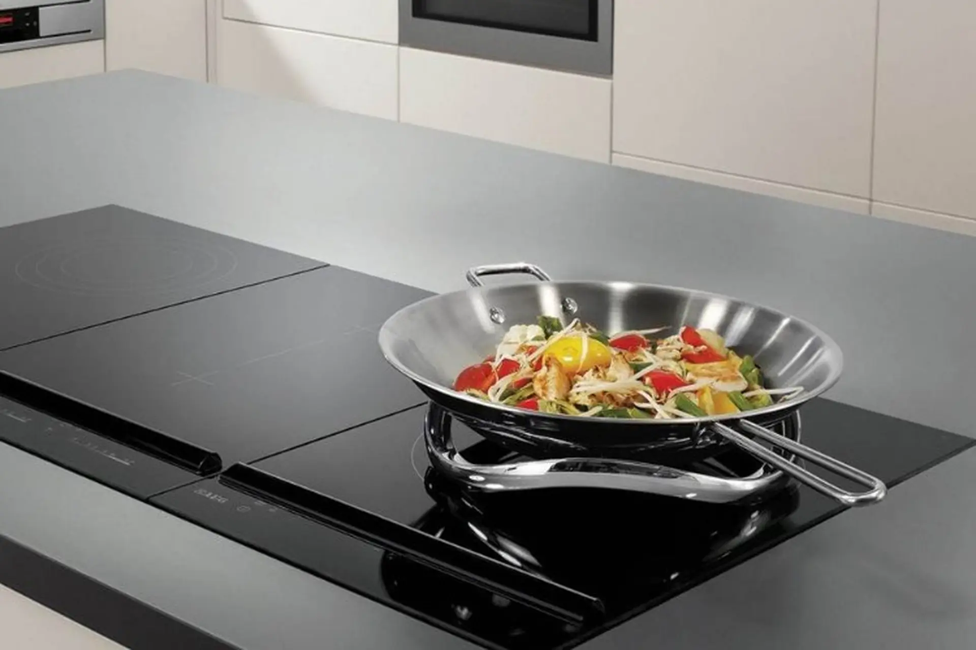 Nồi có đáy nhiễm từ là gì? Cách nhận biết bộ nồi dùng cho bếp từ