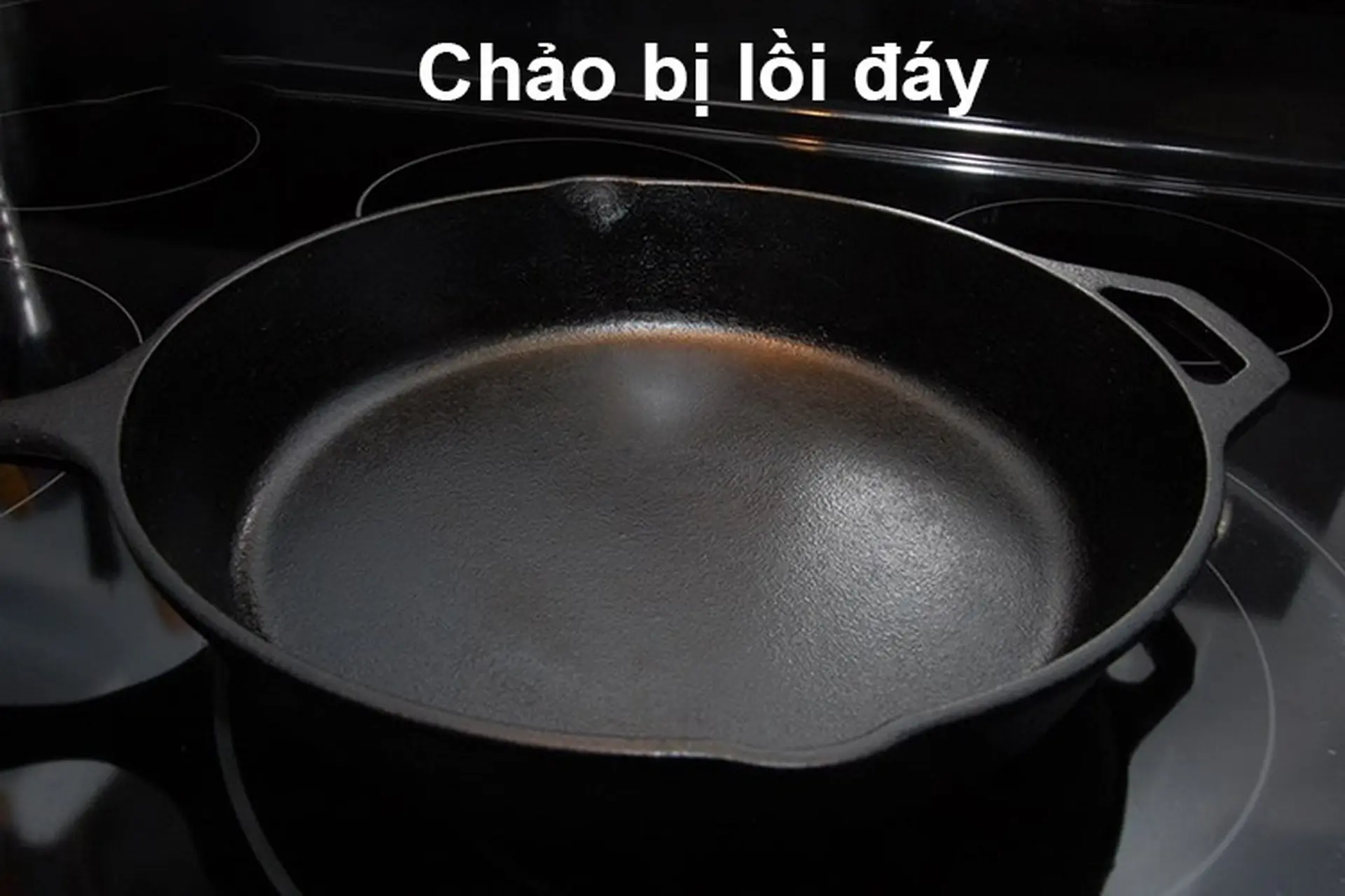 Đâu là nguyên nhân dẫn đến tình trạng chảo bị lồi đáy?