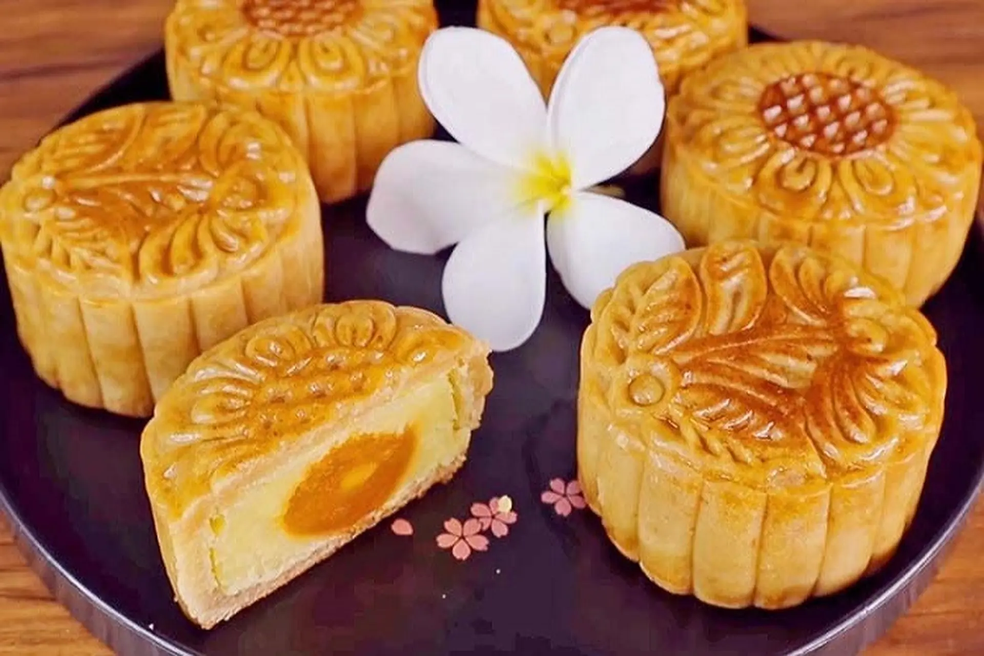 Trổ tài làm bánh trung thu bằng nồi cơm điện với công thức cực đơn giản