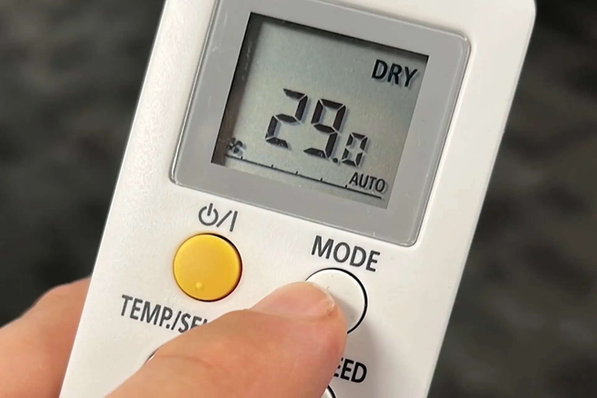  Trên máy điều hòa, chế độ Dry nghĩa là gì? Sử dụng như thế nào?
