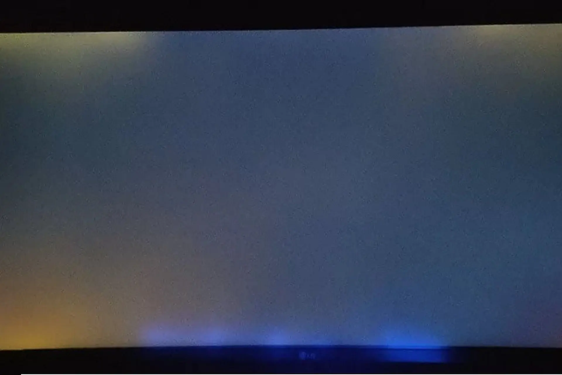 Màn hình tivi bị hở sáng do đâu? Cách khắc phục như thế nào?