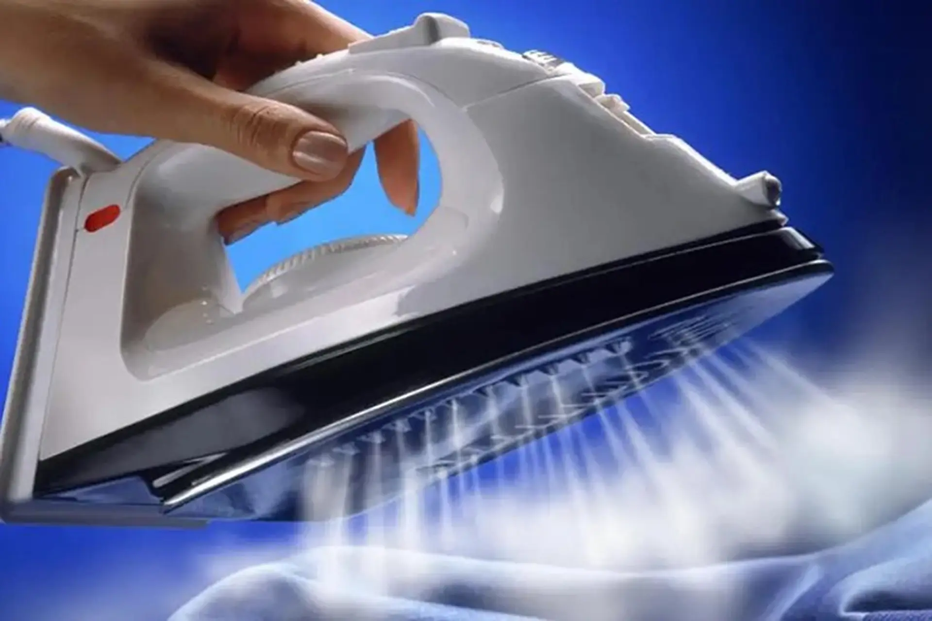 Bàn ủi hơi nước bị chảy nước: 5 nguyên nhân chính và cách khắc phục đơn giản nhất