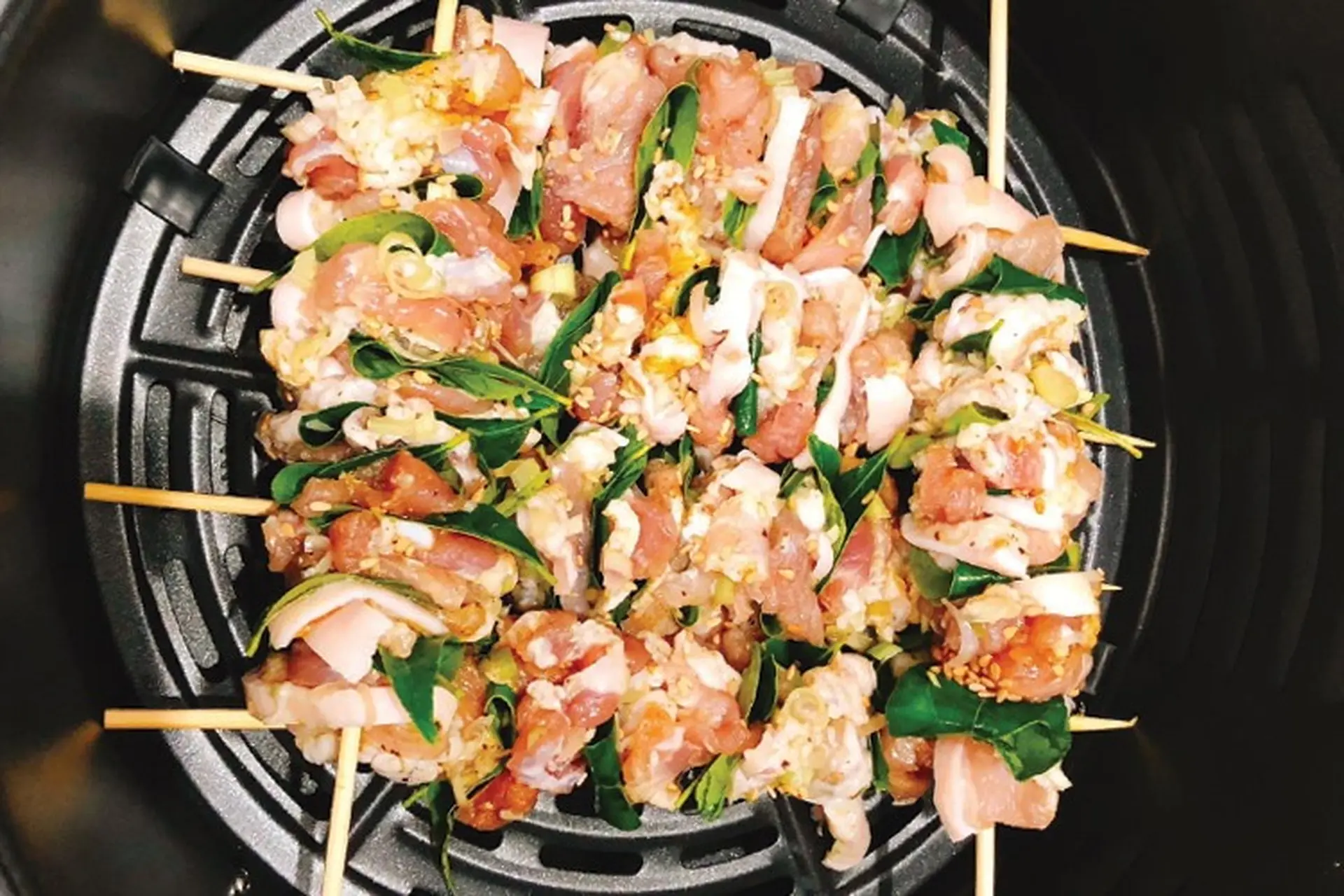 Nồi chiên không dầu có nướng được không?