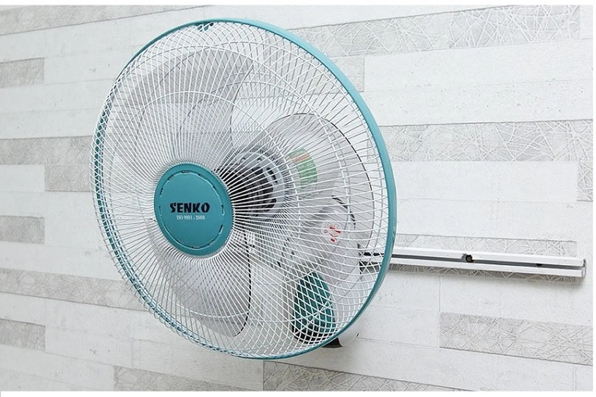 Bật mí cách tự sửa quạt treo tường bị đứt dây giật nhanh chóng ngay tại nhà