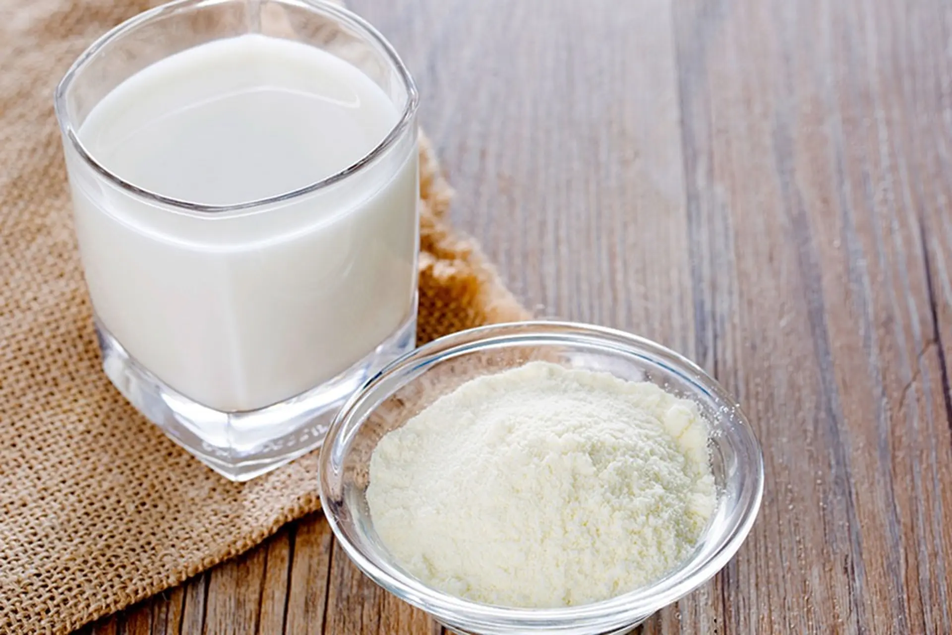 Nước từ máy lọc nước có pha sữa được không? Có làm ảnh hưởng chất lượng và hương vị sữa không?