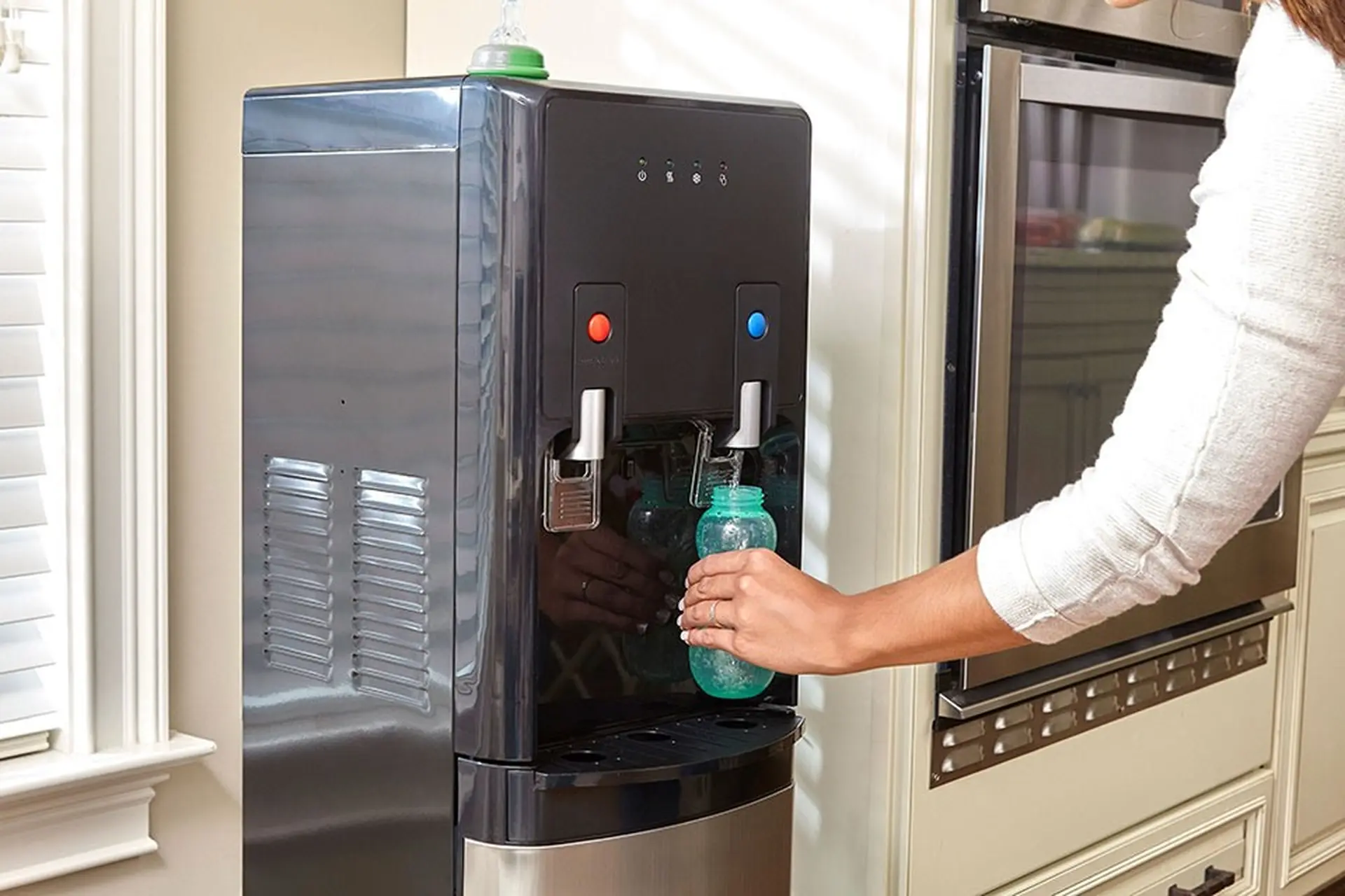 Cách sử dụng cây nước nóng lạnh hiệu quả và an toàn