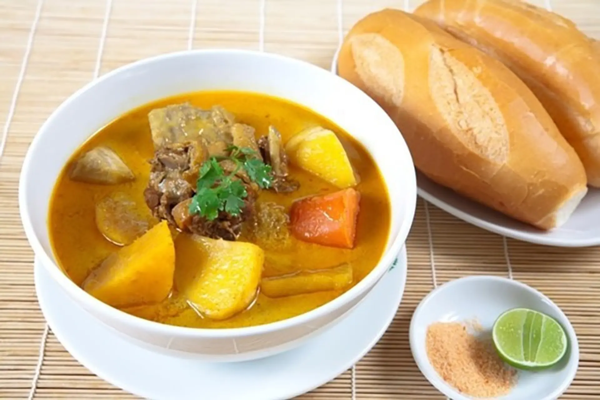 Hướng dẫn chị em 2 cách nấu cà ri gà “ngon nhức nách” chiêu đãi cả gia đình