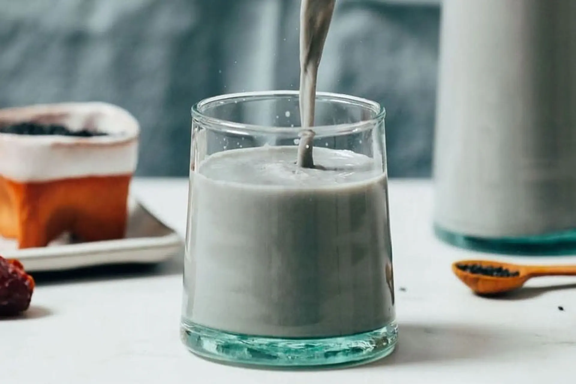 Làm sữa mè đen bằng máy xay sinh tố: Thay đổi thực đơn dinh dưỡng với 4 công thức cực dễ