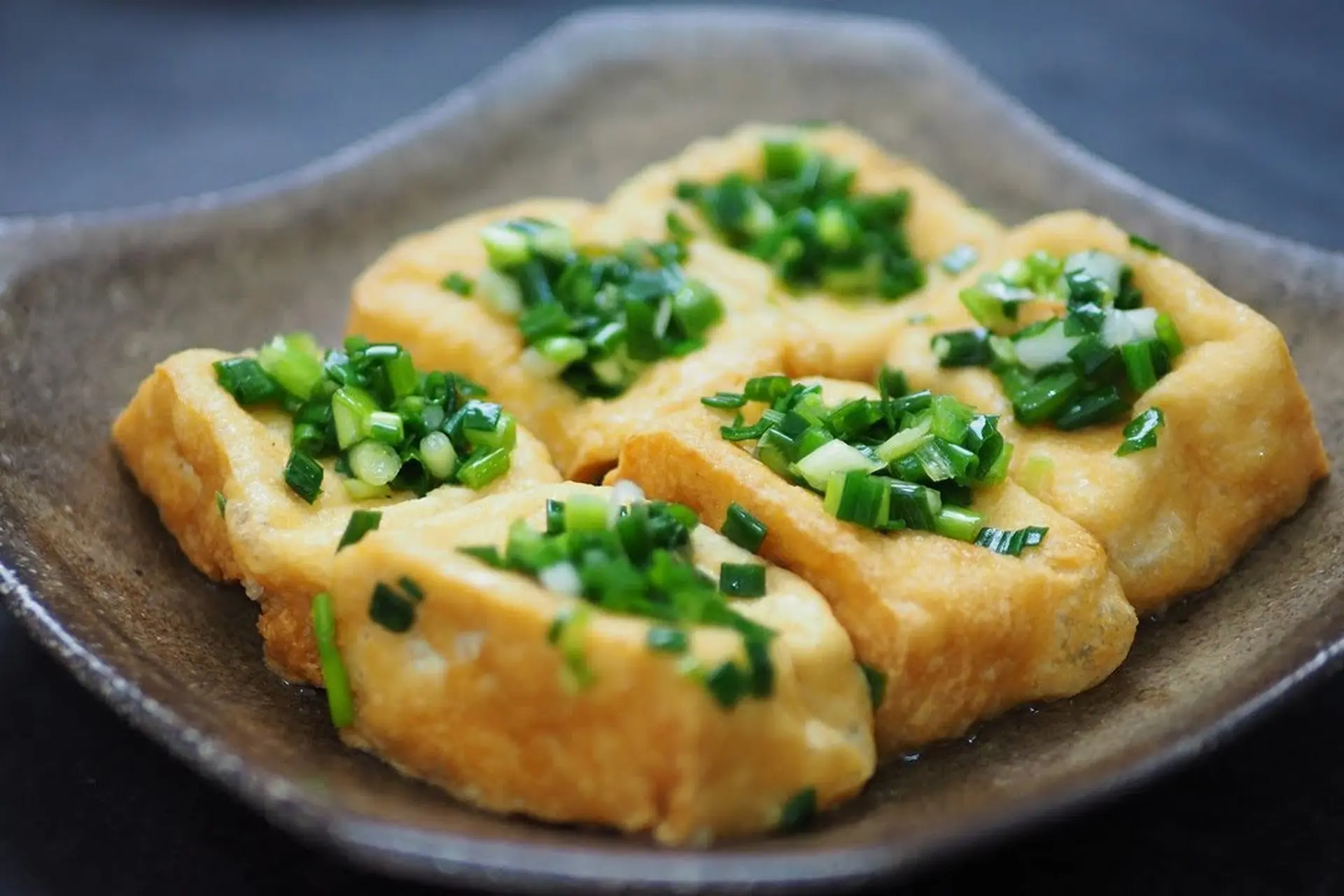 Hướng dẫn làm đậu phụ tẩm hành vỏ ngoài giòn rụm ăn với cơm hoặc làm món nhậu lai rai cực đã miệng