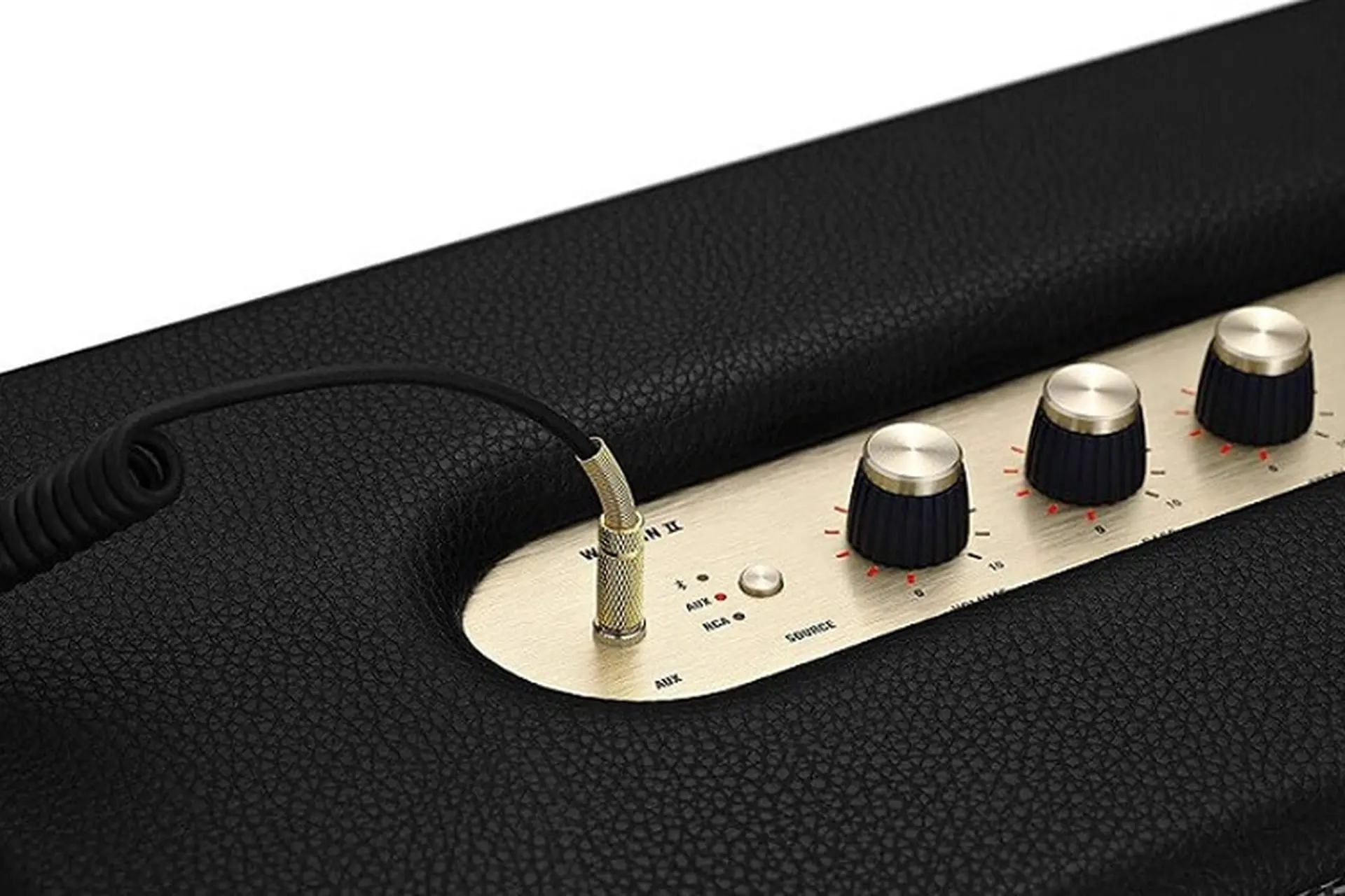 AUX là gì? Cùng tìm hiểu cổng AUX trên amply, ưu nhược điểm và cách sử dụng đúng cách