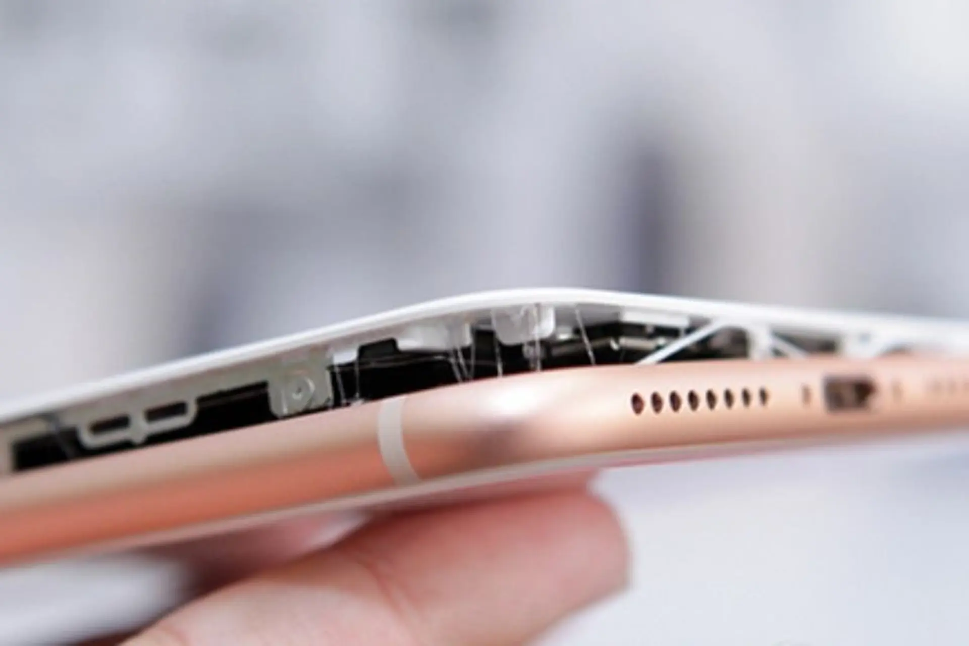 Điện thoại bị hở màn hình sửa bao nhiêu tiền? Tìm hiểu nguyên nhân và địa chỉ uy tín để sửa chữa