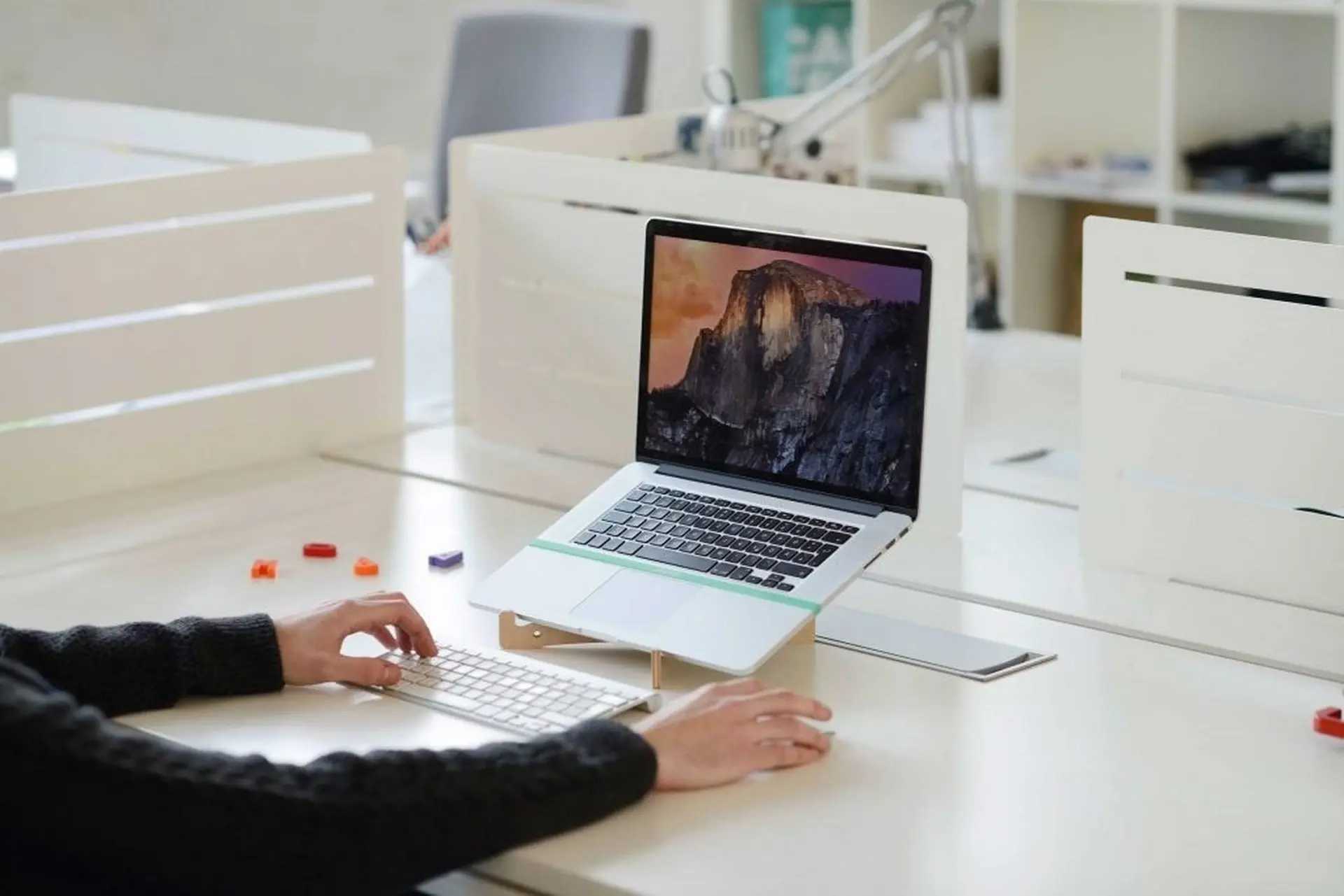 Toplist những laptop văn phòng 2024 chất lượng, đáng mua, nhỏ gọn và bán chạy nhất hiện nay