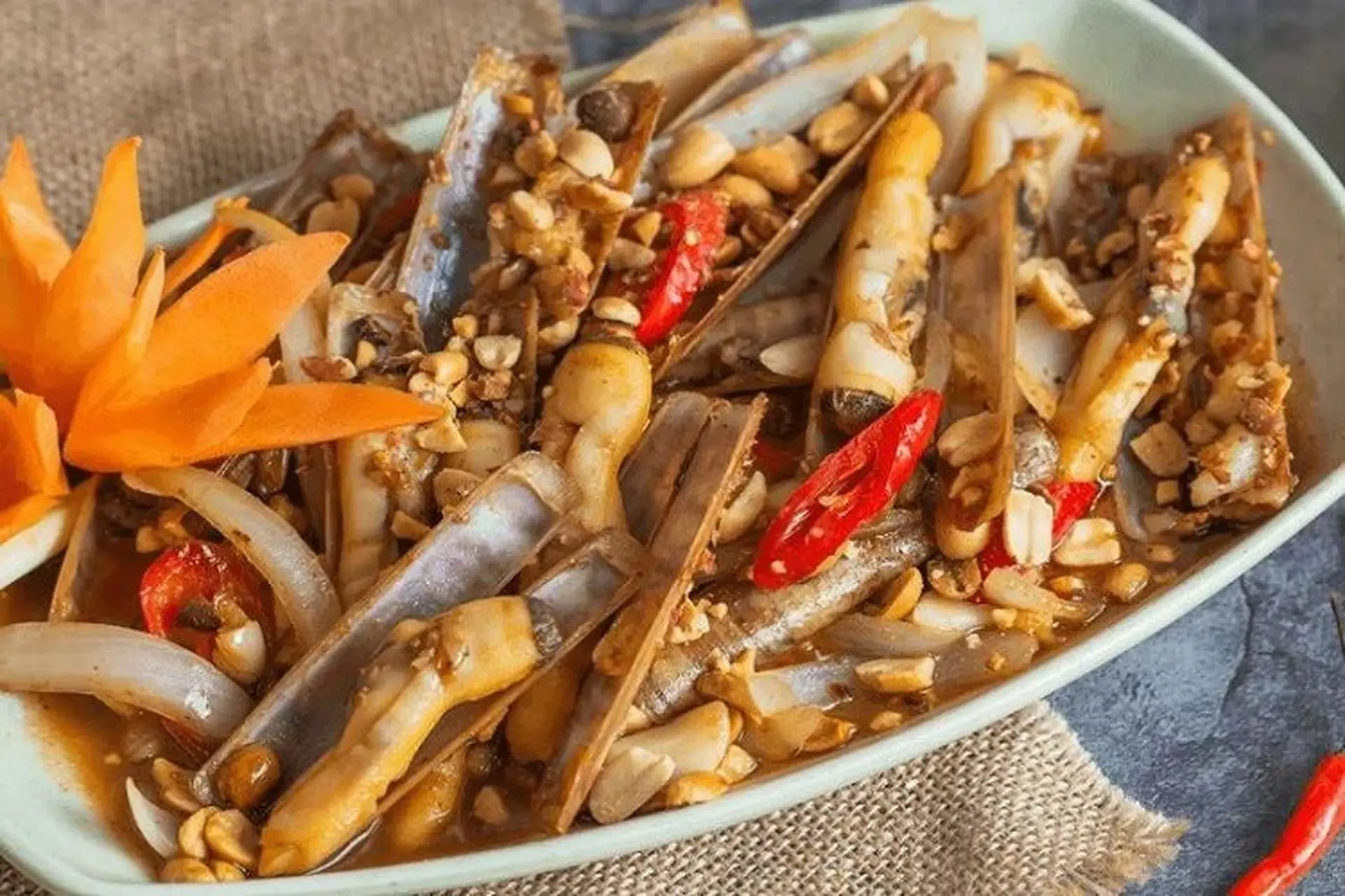 Chiêu đãi cả nhà món ốc móng tay xào me quyện nước sốt chua ngọt hấp dẫn, ngon bất bại