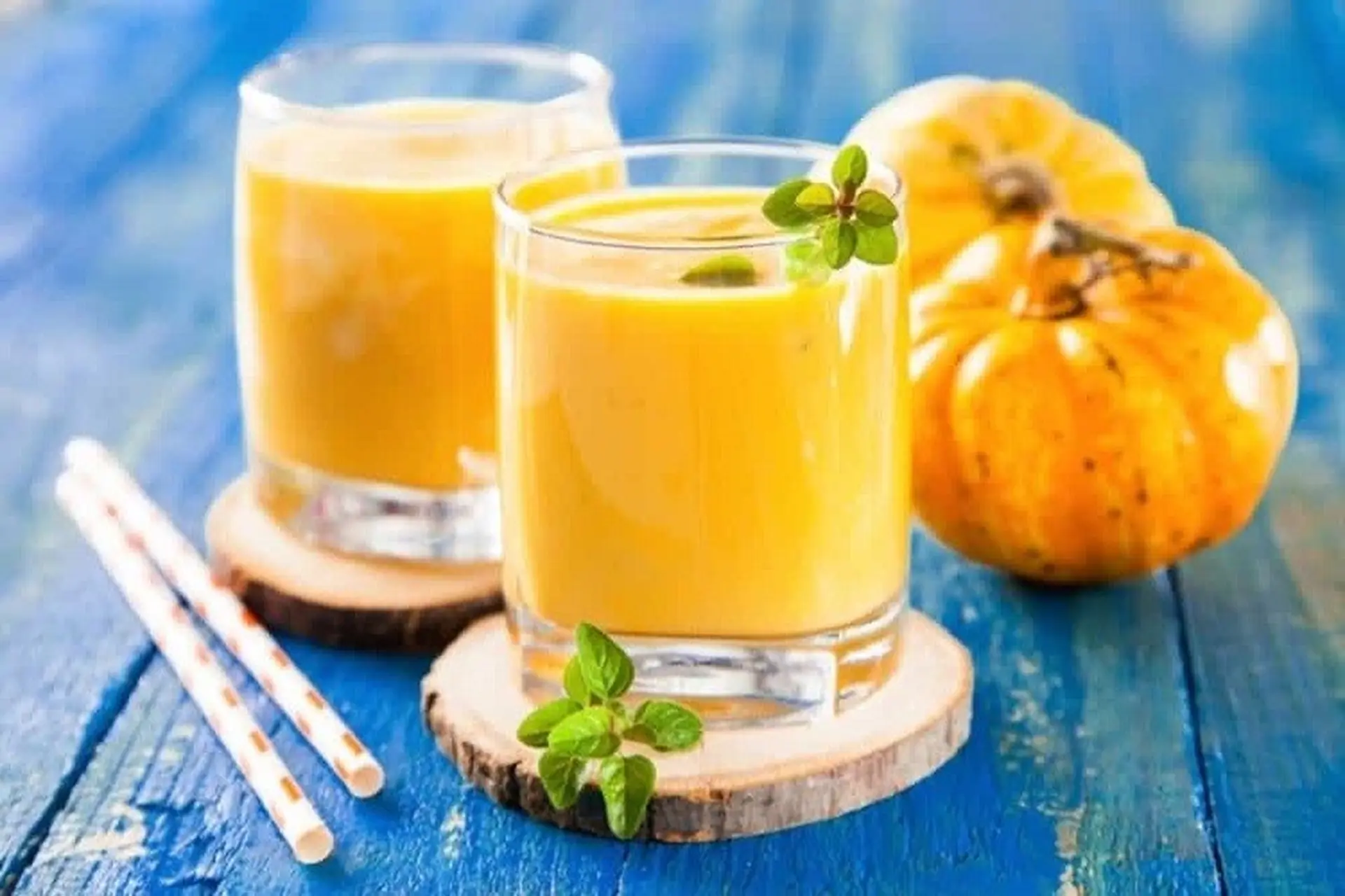 Cách làm sữa bí đỏ hạt sen bằng máy xay sinh tố, phù hợp với người muốn cải thiện cân nặng