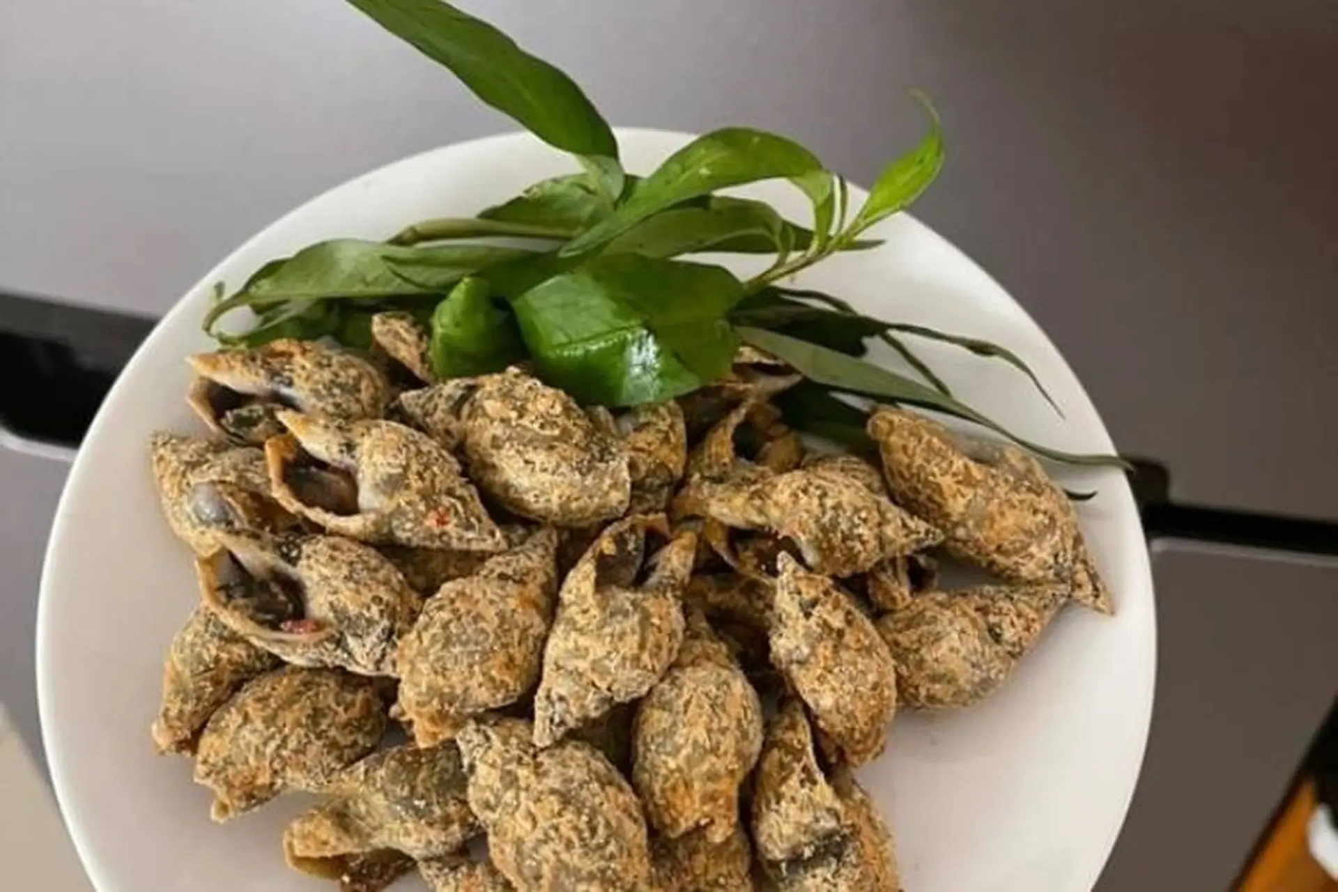 Bí quyết làm ốc cà na rang muối - món nhắm hấp dẫn, dễ làm và giúp gắn kết tình thân