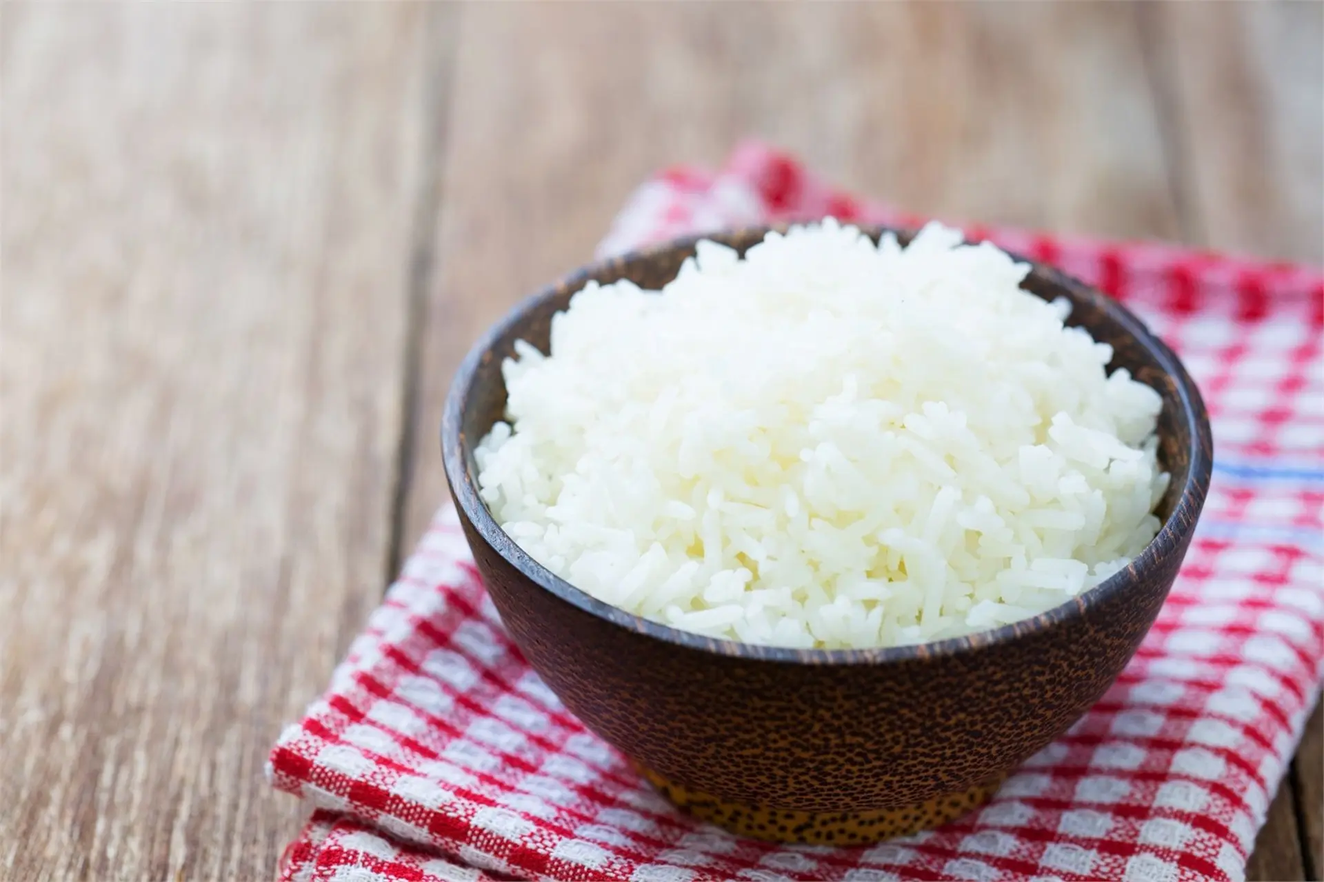 Cách bảo quản cơm qua đêm không thiu và những cách hấp lại cơm nguội ngon như mới nấu
