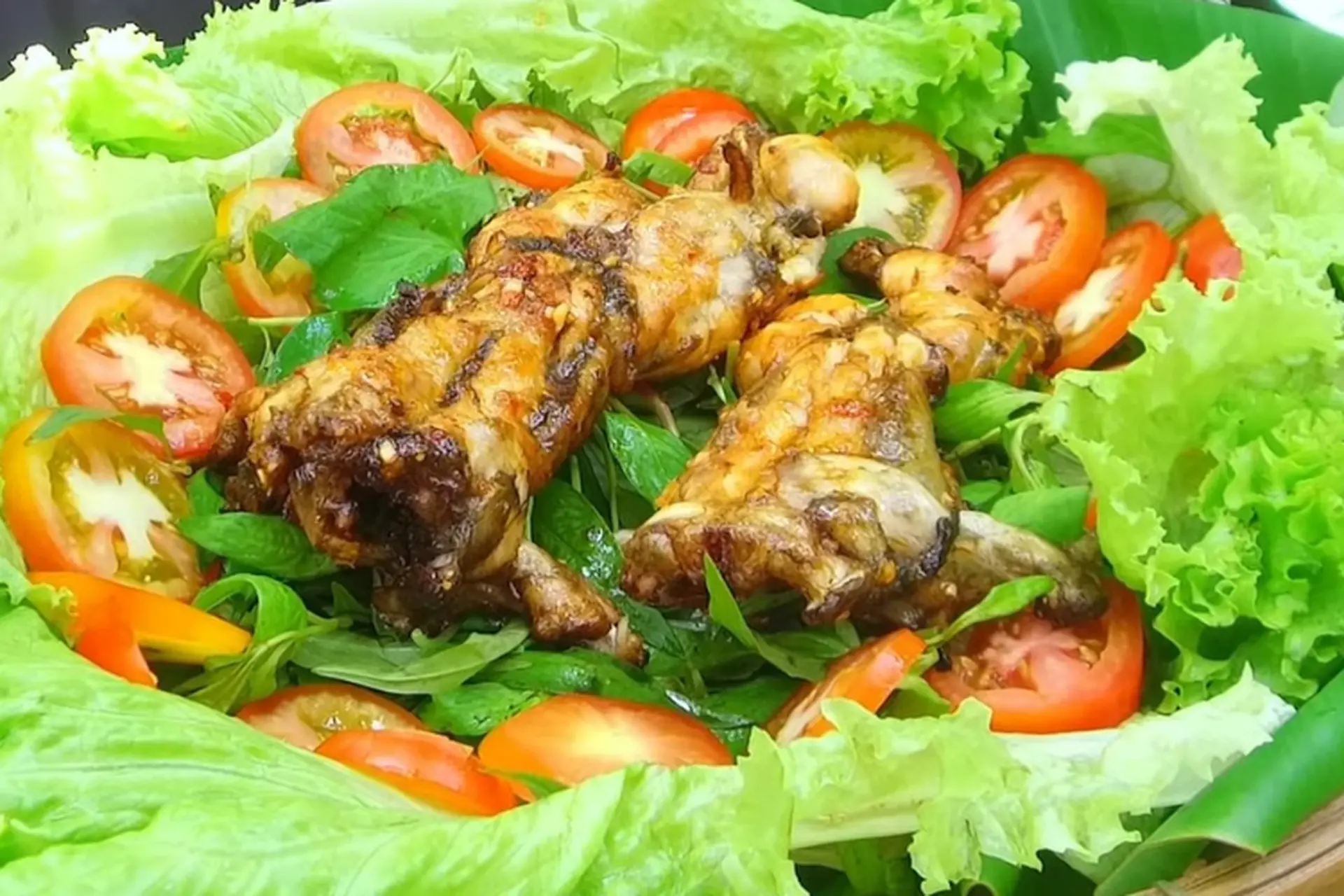 Khám phá ngay 2 công thức ếch nướng muối ớt, sa tế thơm ngon, hấp dẫn, phù hợp với khẩu vị cả gia đình 