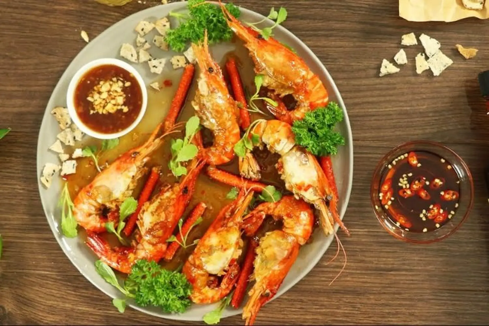 Cách làm tôm chiên bơ tỏi thơm ngất ngây, thịt tôm mềm ngọt quyện bơ ngậy béo ngon tuyệt đỉnh