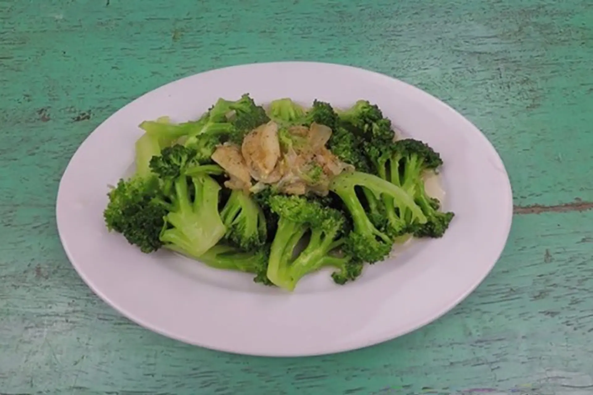 Học ngay cách làm súp lơ xào tỏi hấp dẫn chiêu đãi cả nhà, đơn giản mà cực đưa cơm