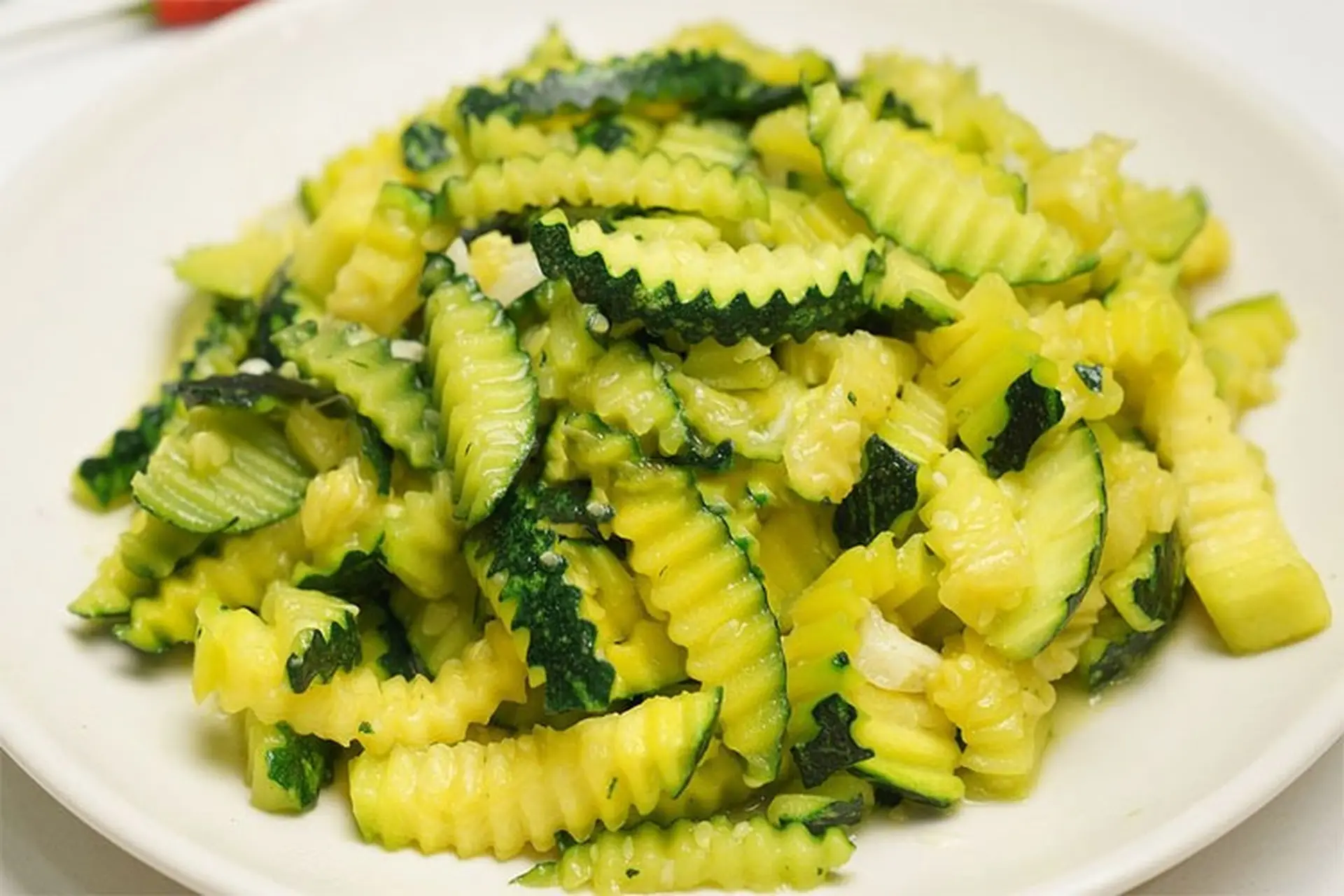 “Vụng” đến mấy cũng làm được món bí non xào tỏi theo công thức siêu đơn giản dưới đây