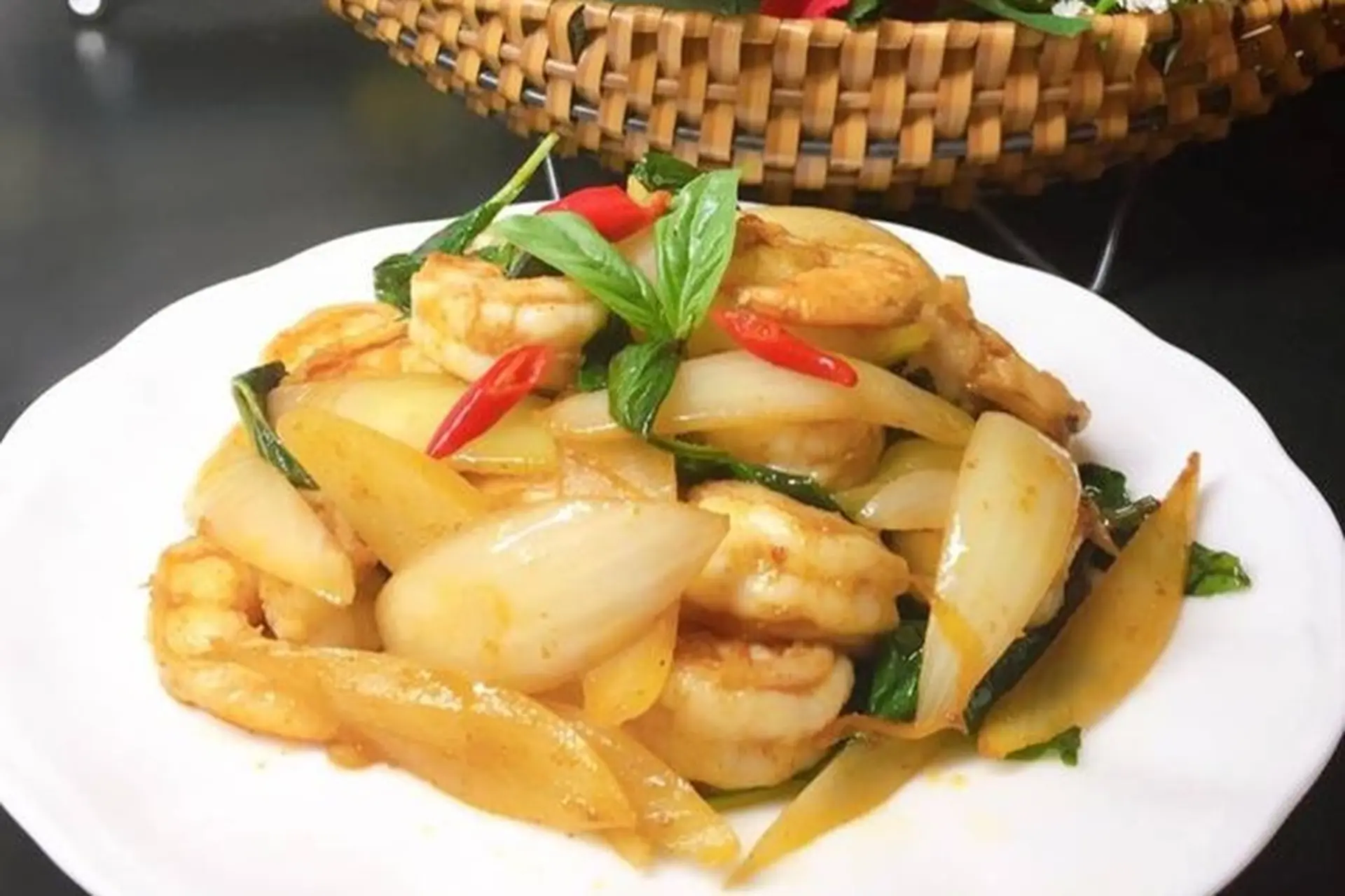 Bật mí cách làm tôm xào hành tây ngon “nhức nách” chiêu đãi cả nhà, trổ tài ngay thôi!