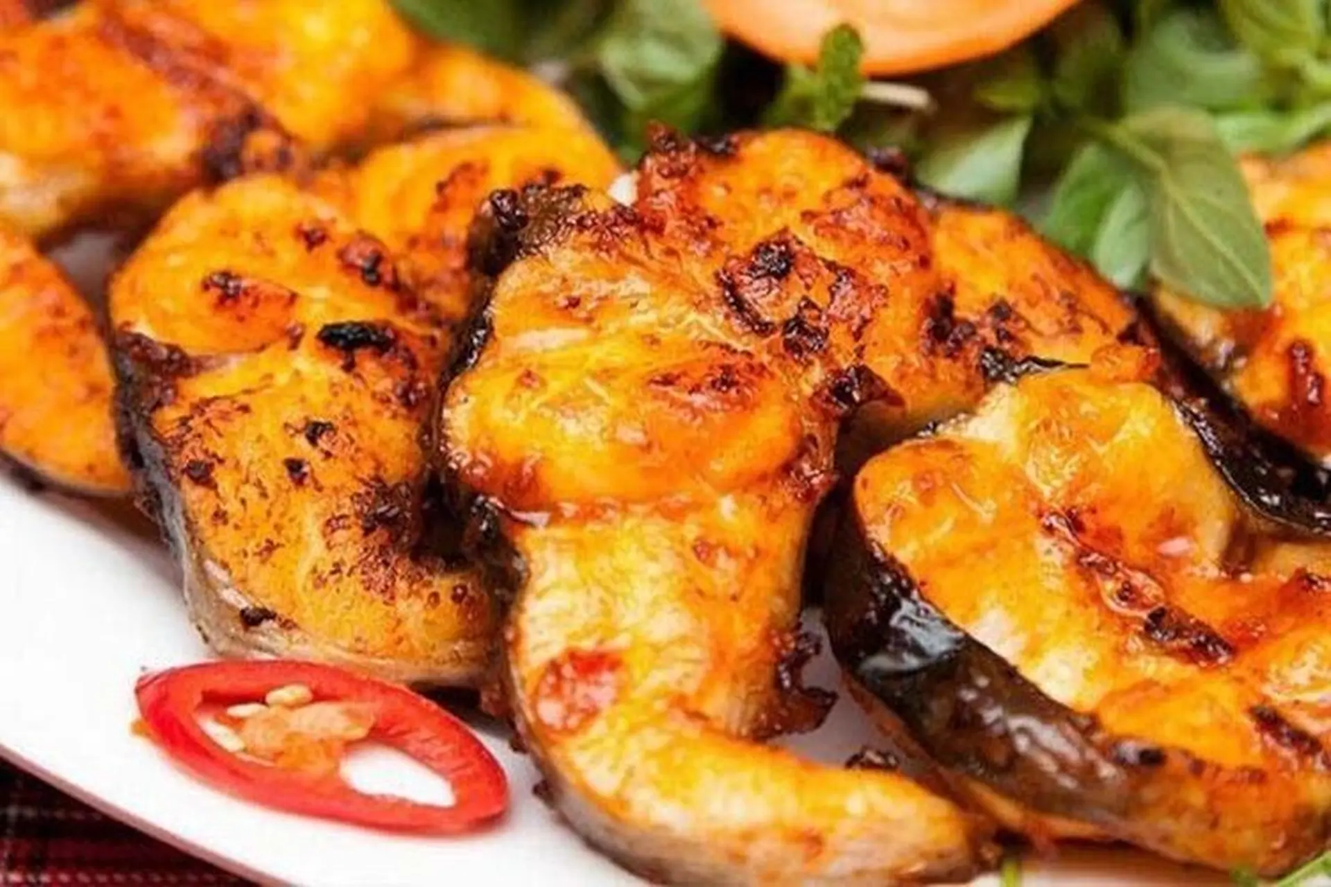 Mách bạn 2 cách làm cá bớp chiên mắm và sốt cà chua mềm béo, vô cùng thơm ngon, bổ dưỡng