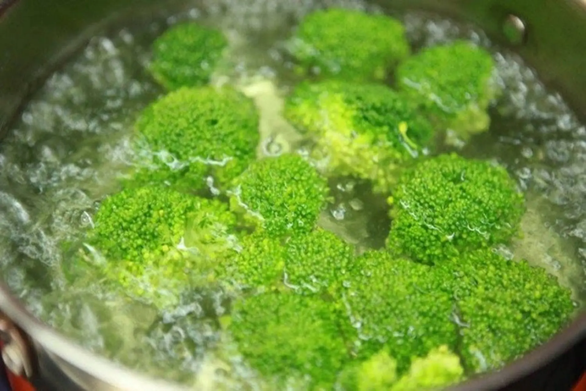 Cách luộc súp lơ đúng nhất là gì? Gợi ý chế biến món ăn kèm súp lơ xanh luộc cực ngon