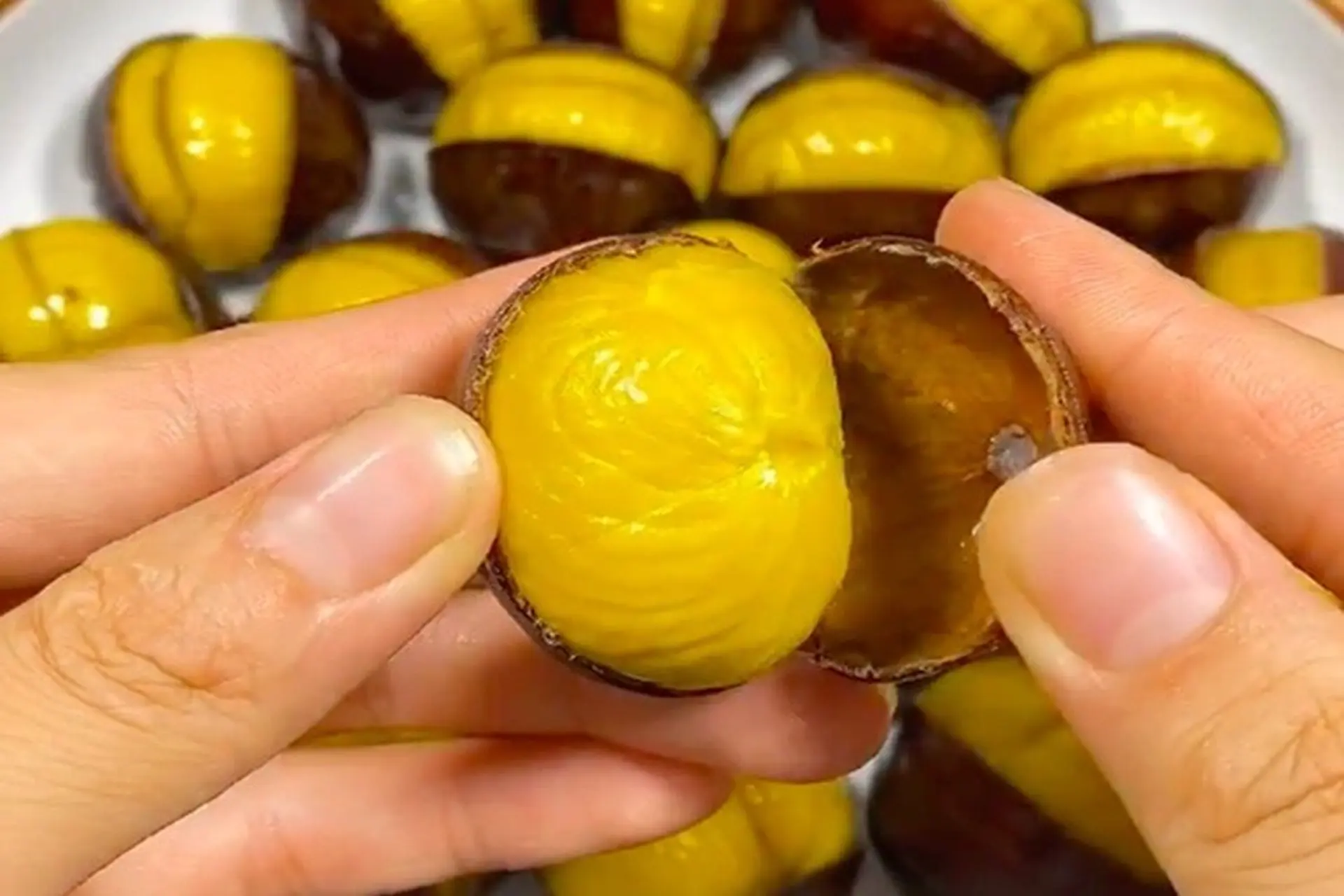 Cách luộc hạt dẻ thơm ngon chỉ với 5 bước cực kỳ đơn giản, ai cũng làm được