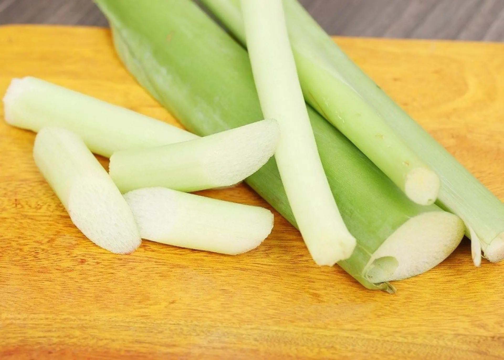 Tìm hiểu cách sơ chế dọc mùng không gây ngứa cực đơn giản, nhanh chóng và hiệu quả