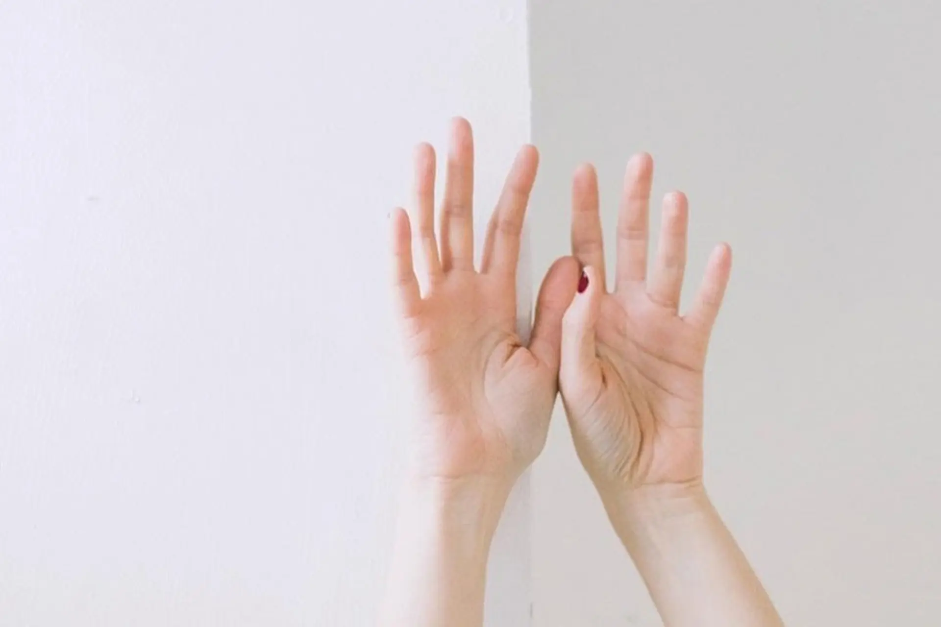 Hoa tay là gì? Số lượng hoa tay nói lên điều gì? Luận đoán vận mệnh qua hoa tay