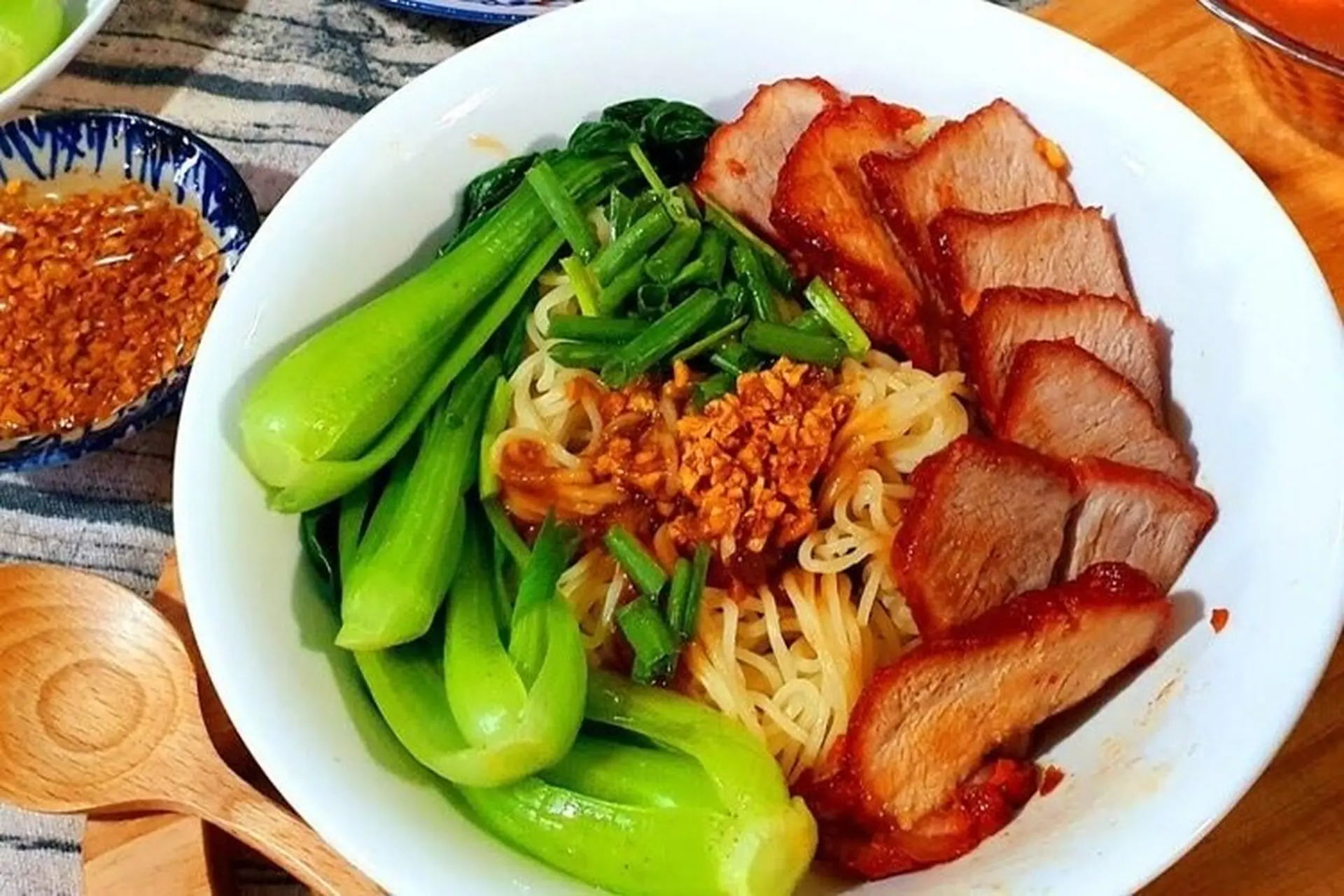 Công thức mì khô xá xíu đậm đà, thơm ngon, giúp đổi gió cho bữa cơm gia đình quen thuộc