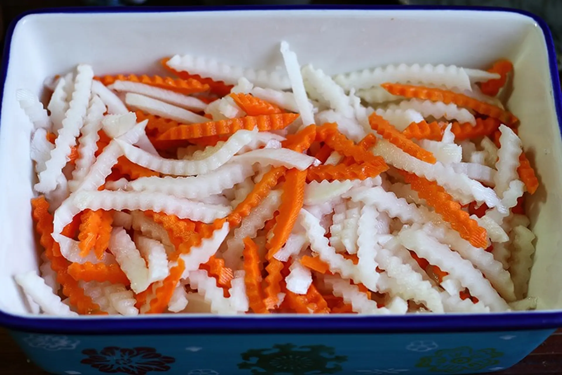Cách làm đồ chua ăn bánh mì ngon mà đơn giản, nhanh chóng tại nhà, để dùng được lâu dài và giúp tiết kiệm được chi phí tối đa