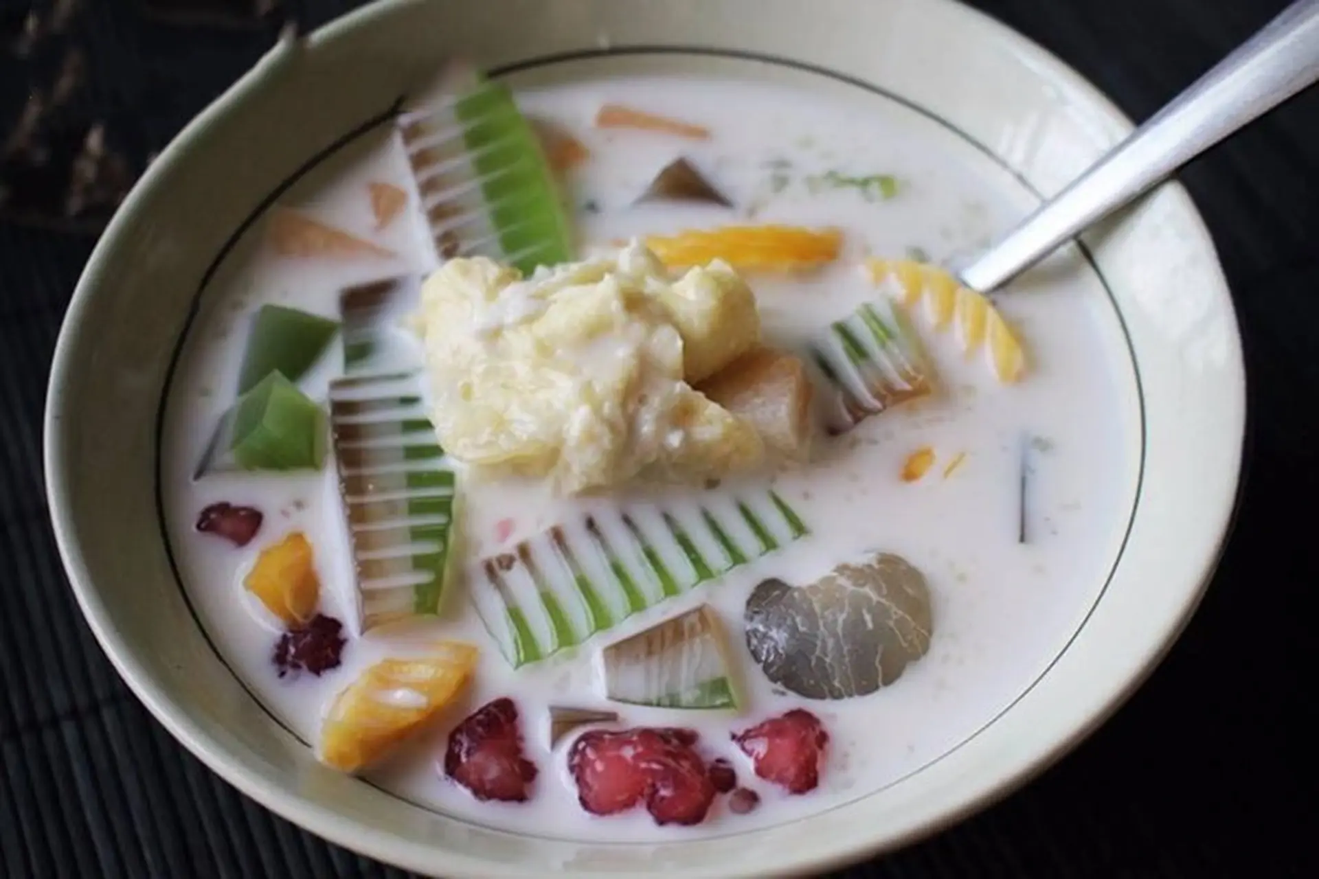 Cách nấu nước cốt dừa ăn chè Thái đơn giản và nhanh chóng, cho ra thành phẩm hấp dẫn, “hớp hồn” thực khách